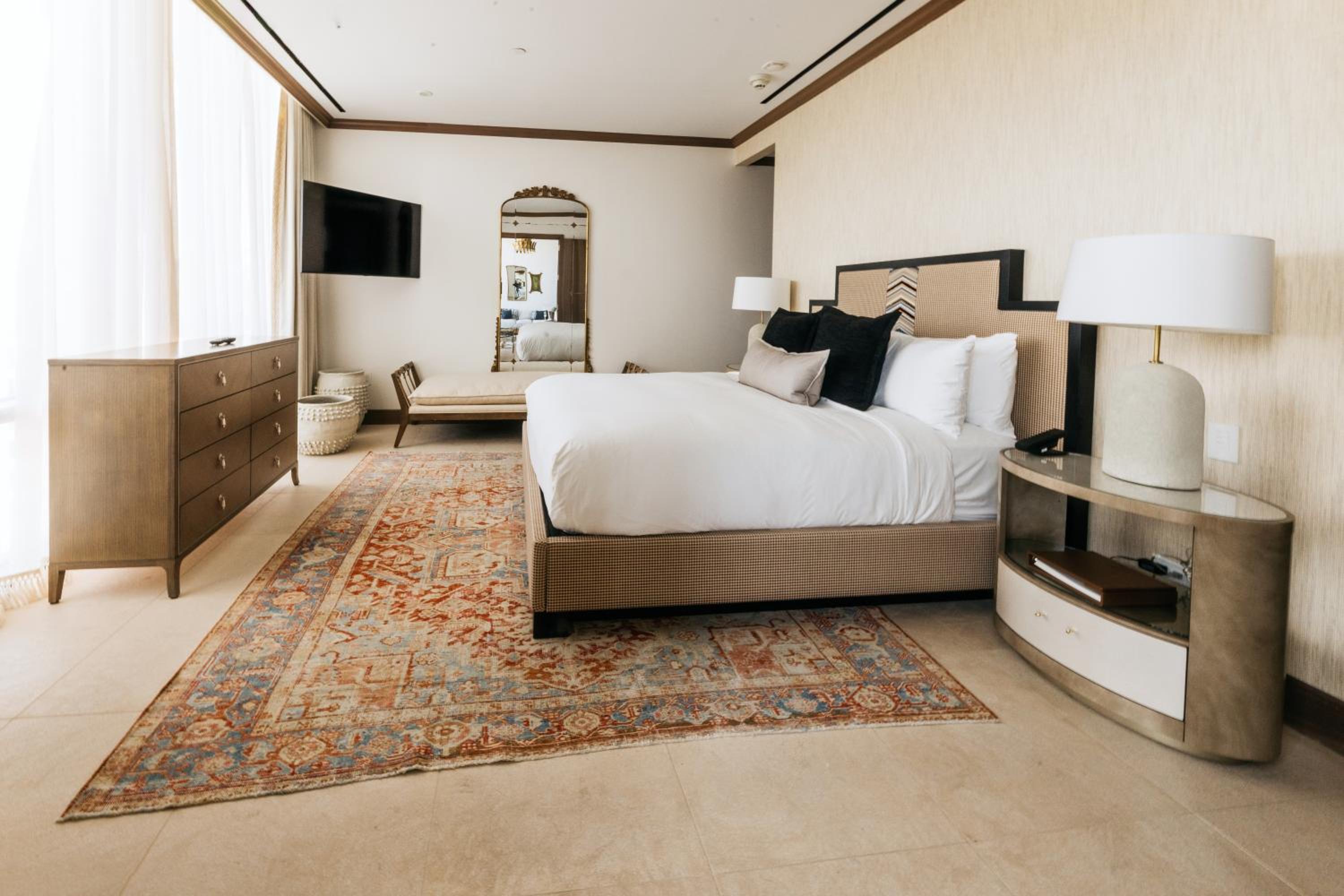 Deluxe King Suite - Photo 4