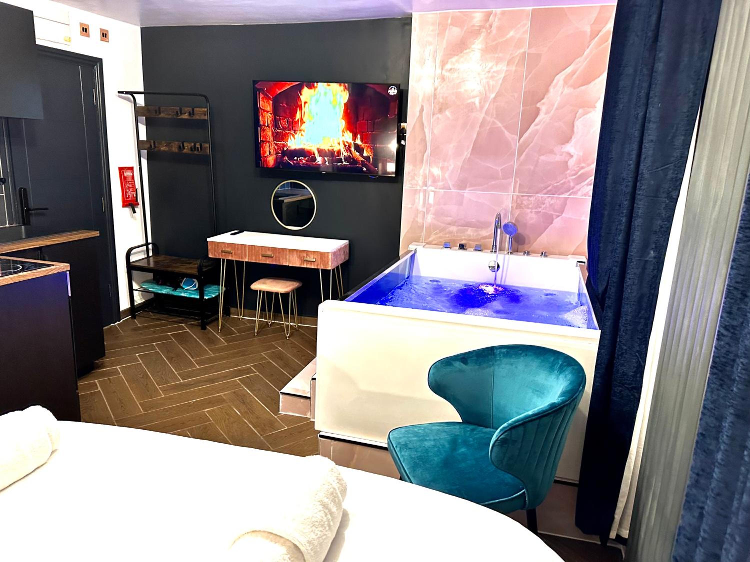 Studio with Spa Bath photo 1