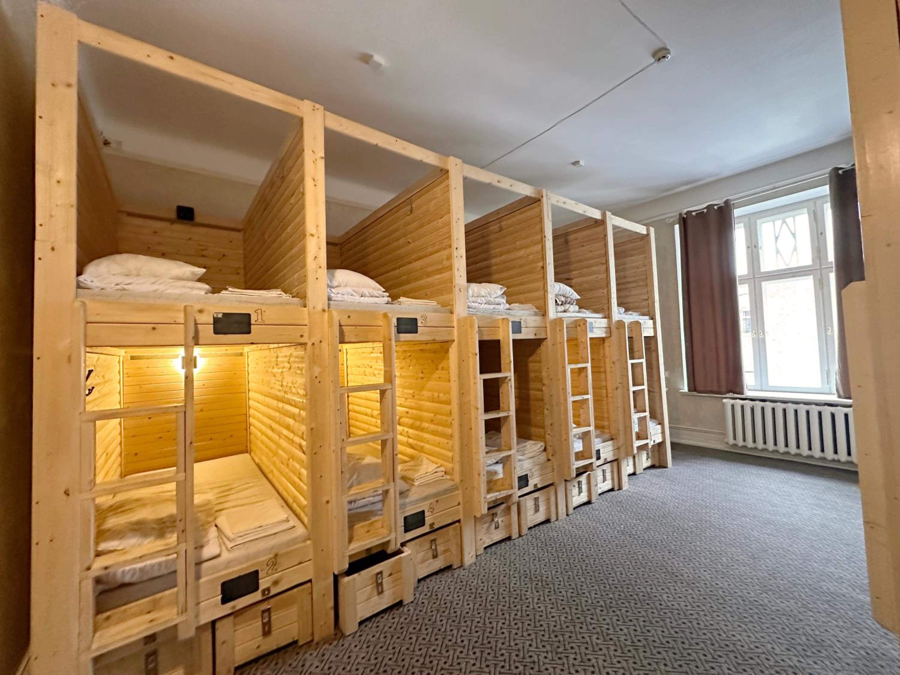 Bed in 16-Bed Mixed Dormitory Room photo 3