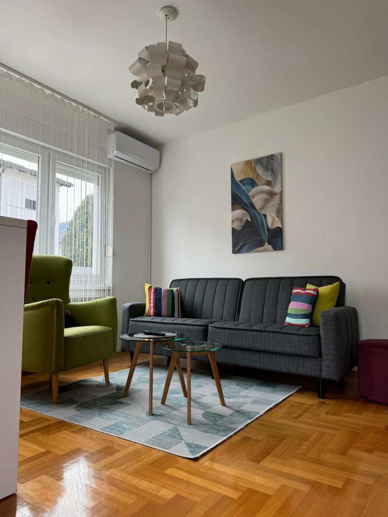 One-Bedroom Apartment photo 1