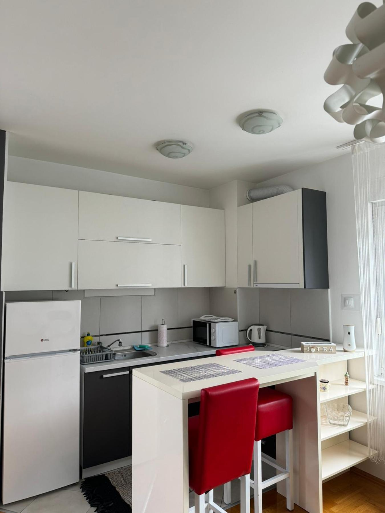 One-Bedroom Apartment photo 2