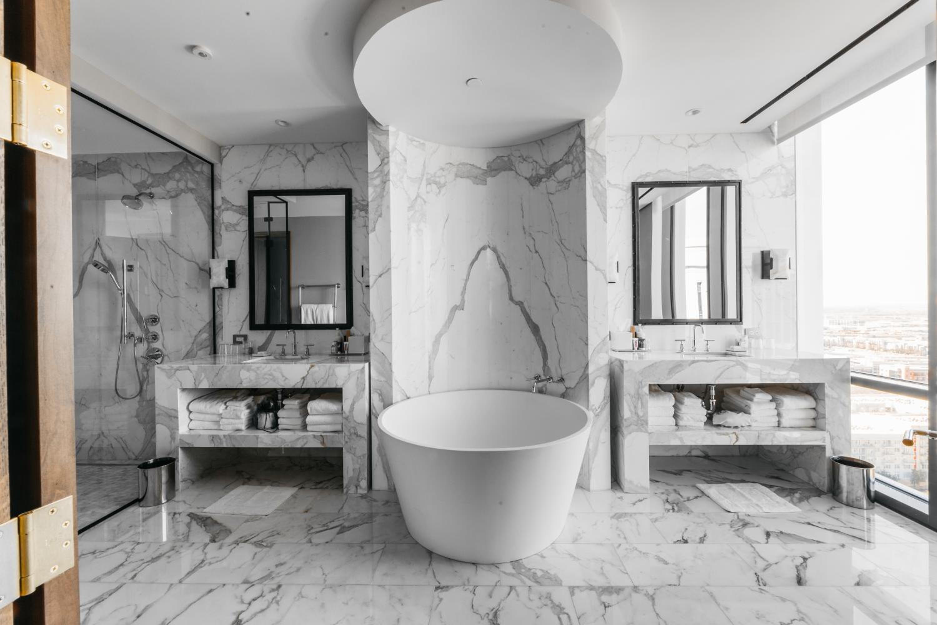 Superior King Suite - Photo 9