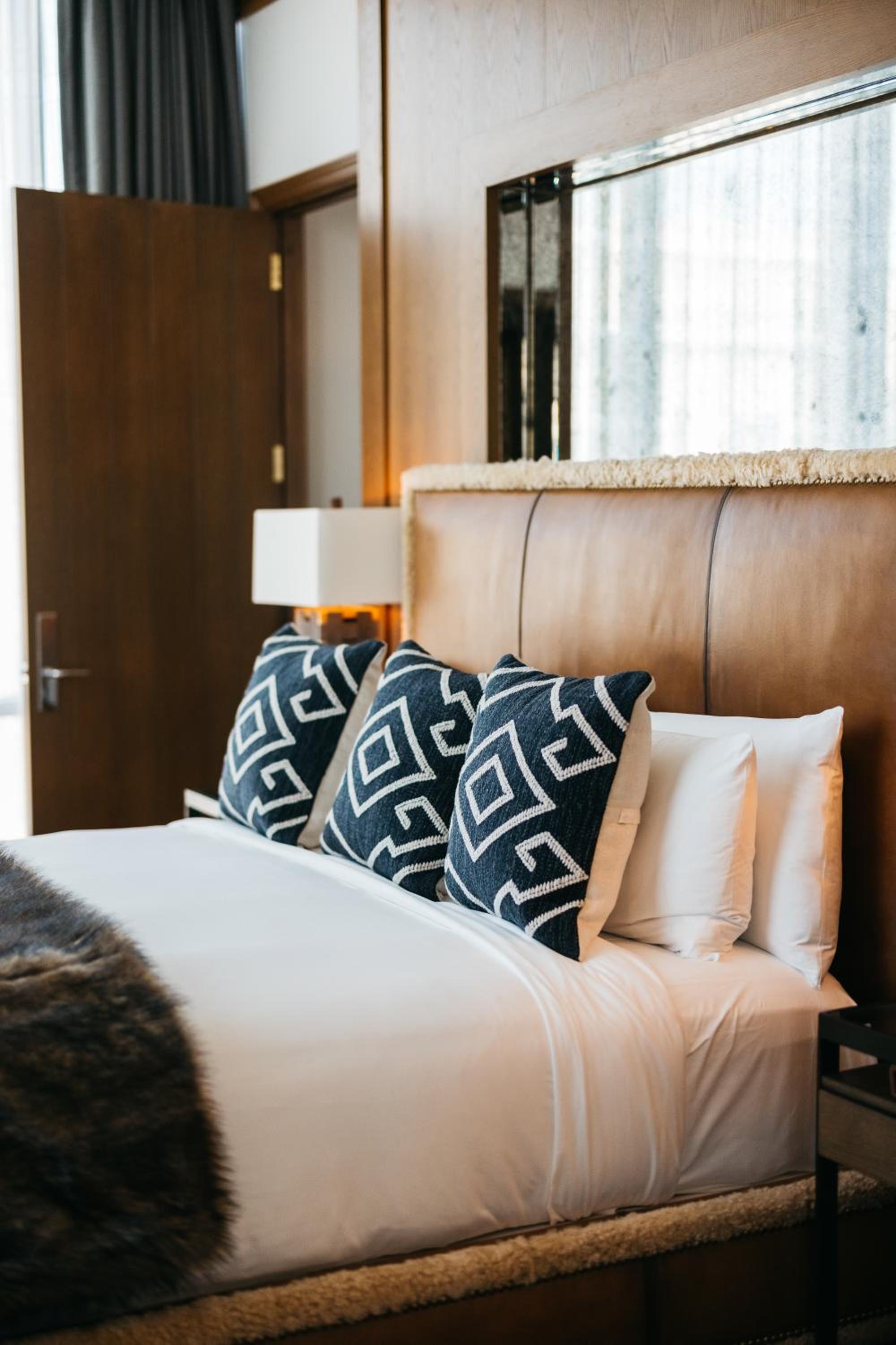 Superior King Suite - Photo 19