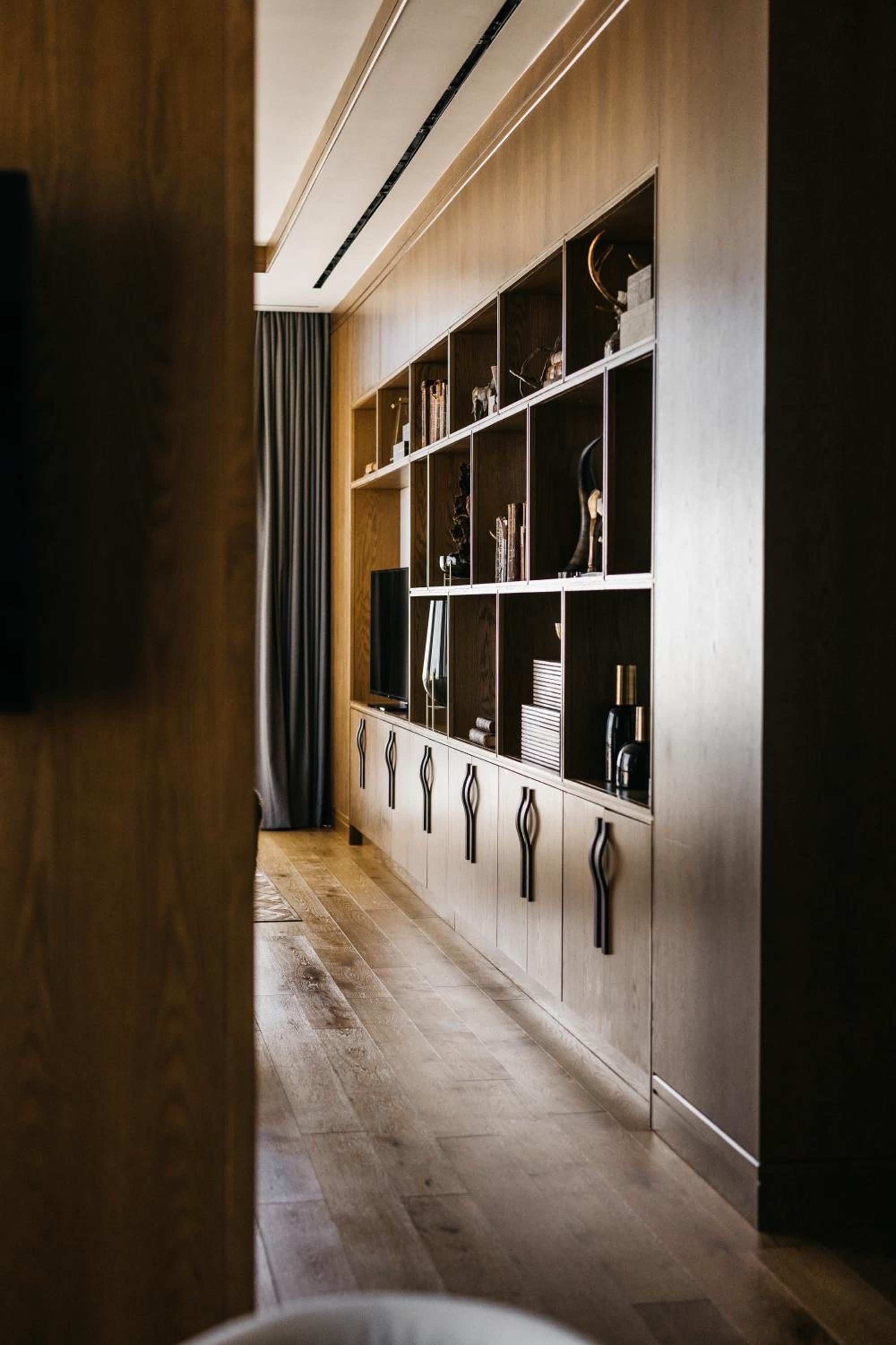 Superior King Suite - Photo 23