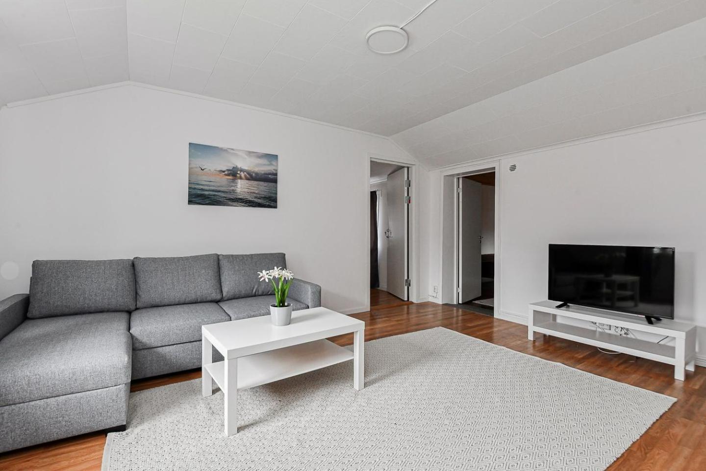 One-Bedroom Apartment photo 1
