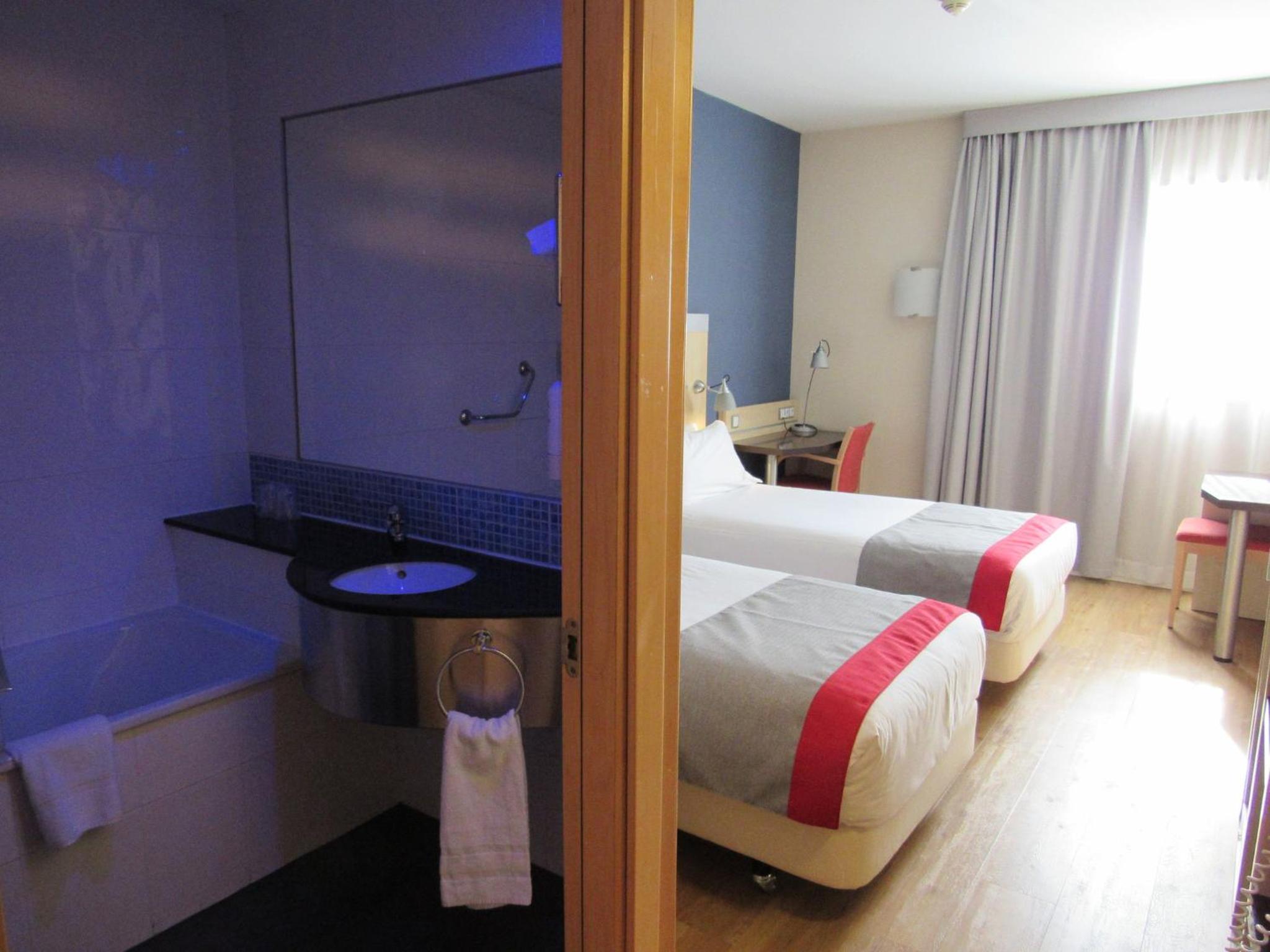 Standard Twin Room - Free Breakfast - Photo 2