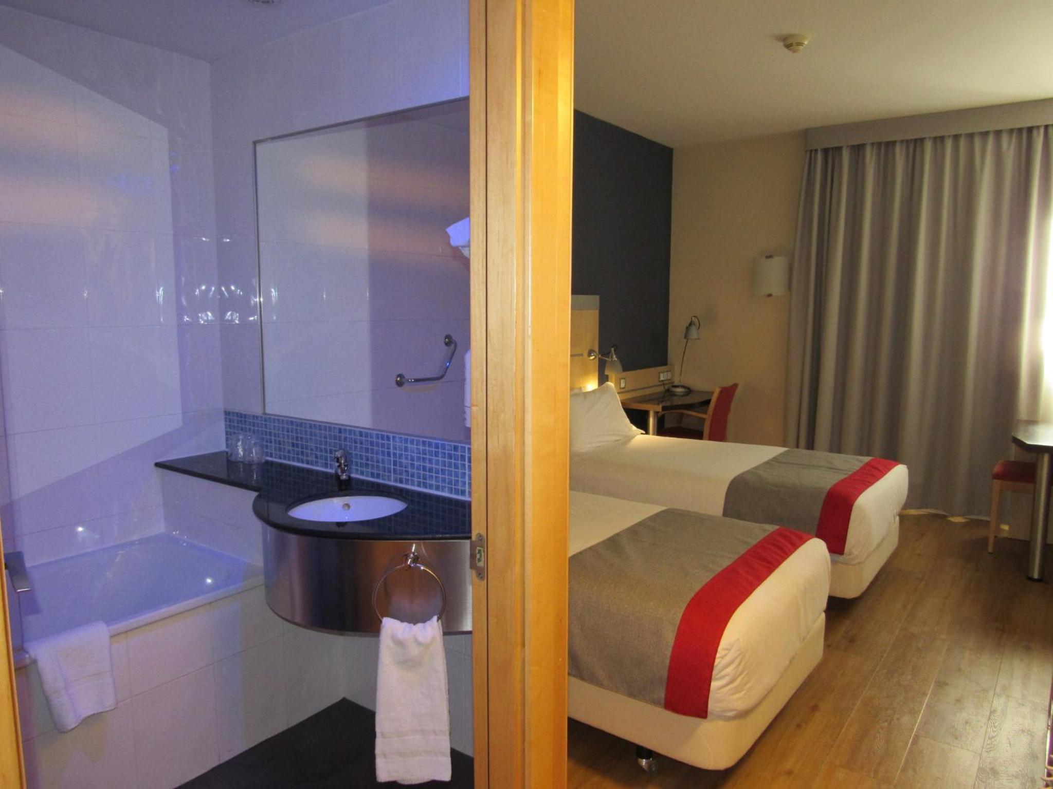 Standard Twin Room - Free Breakfast - Photo 15