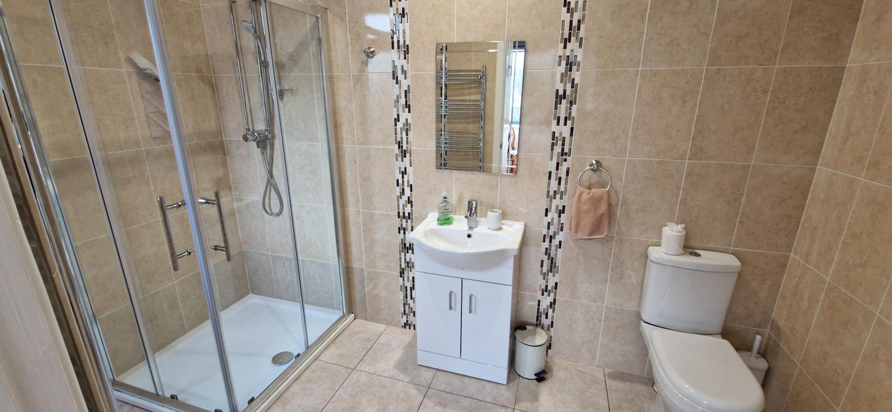 Double Room with Private Bathroom - Photo 6