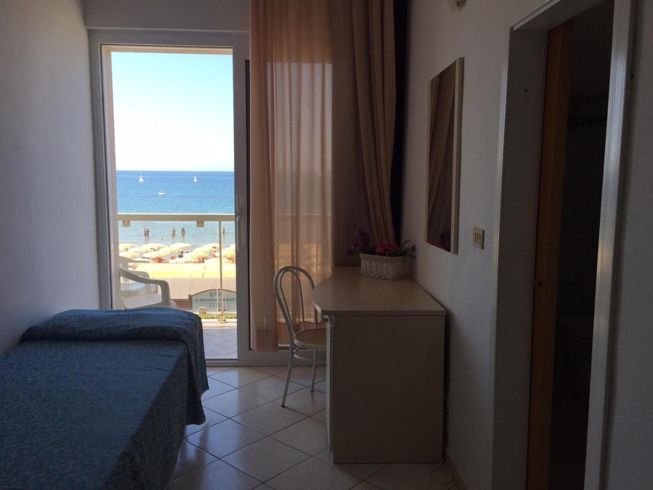Quadruple Room with Balcony photo 2