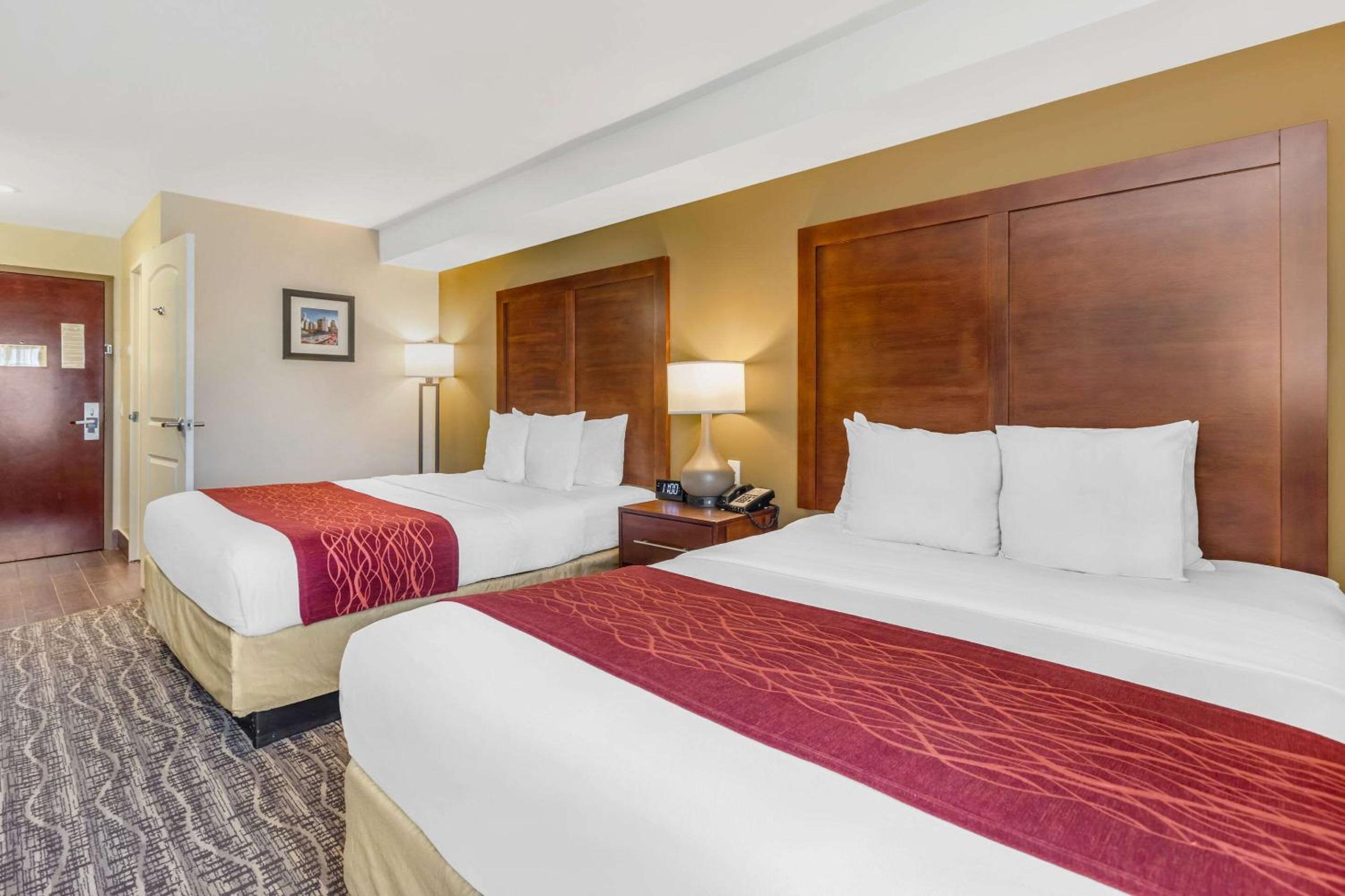 Queen Room with Two Queen Beds - Accessible/Non-Smoking  - Photo 3