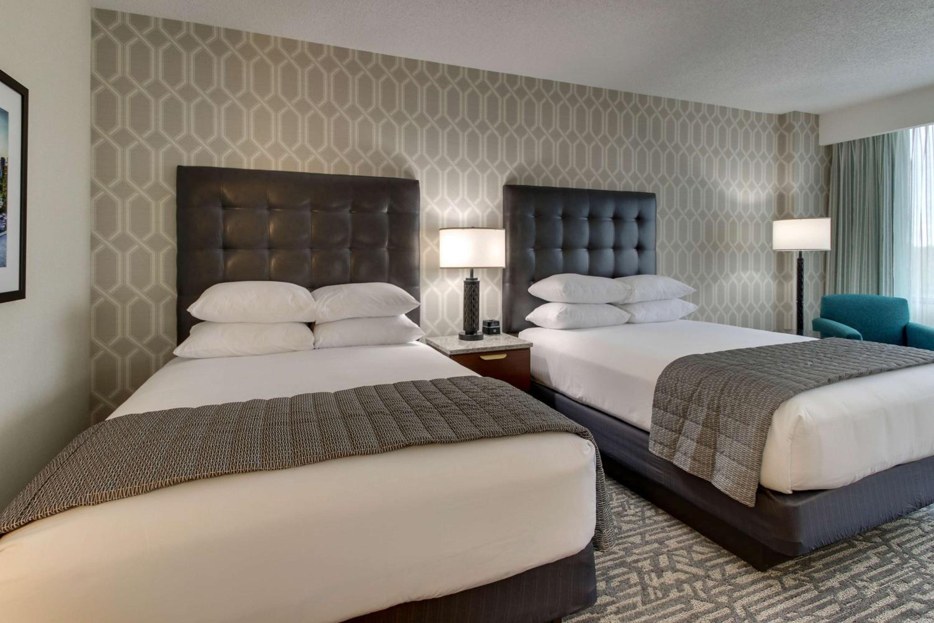 Superior Queen Room with Two Queen Beds - Accessible, Tub photo 3