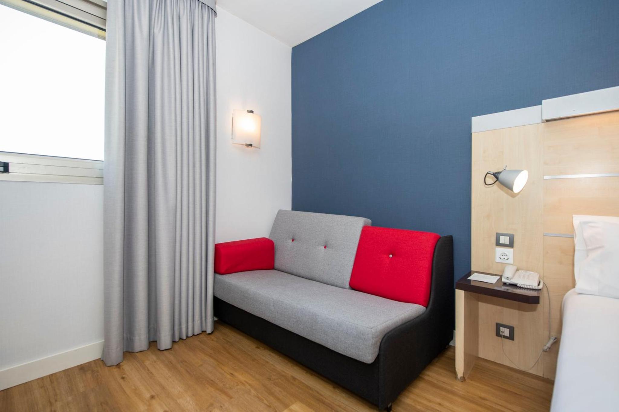 Standard Double Room with Sofa Bed - Photo 3