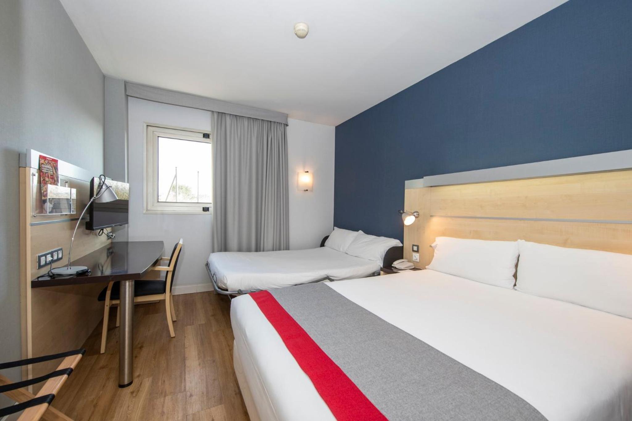 Standard Double Room with Sofa Bed - Photo 4