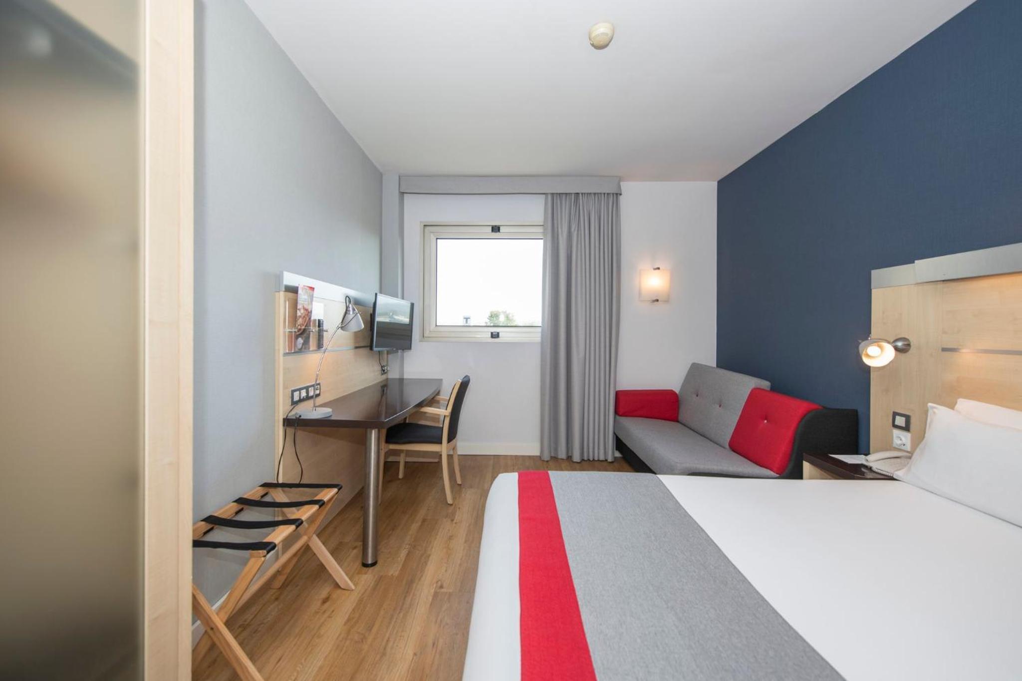 Standard Double Room with Sofa Bed - Photo 7