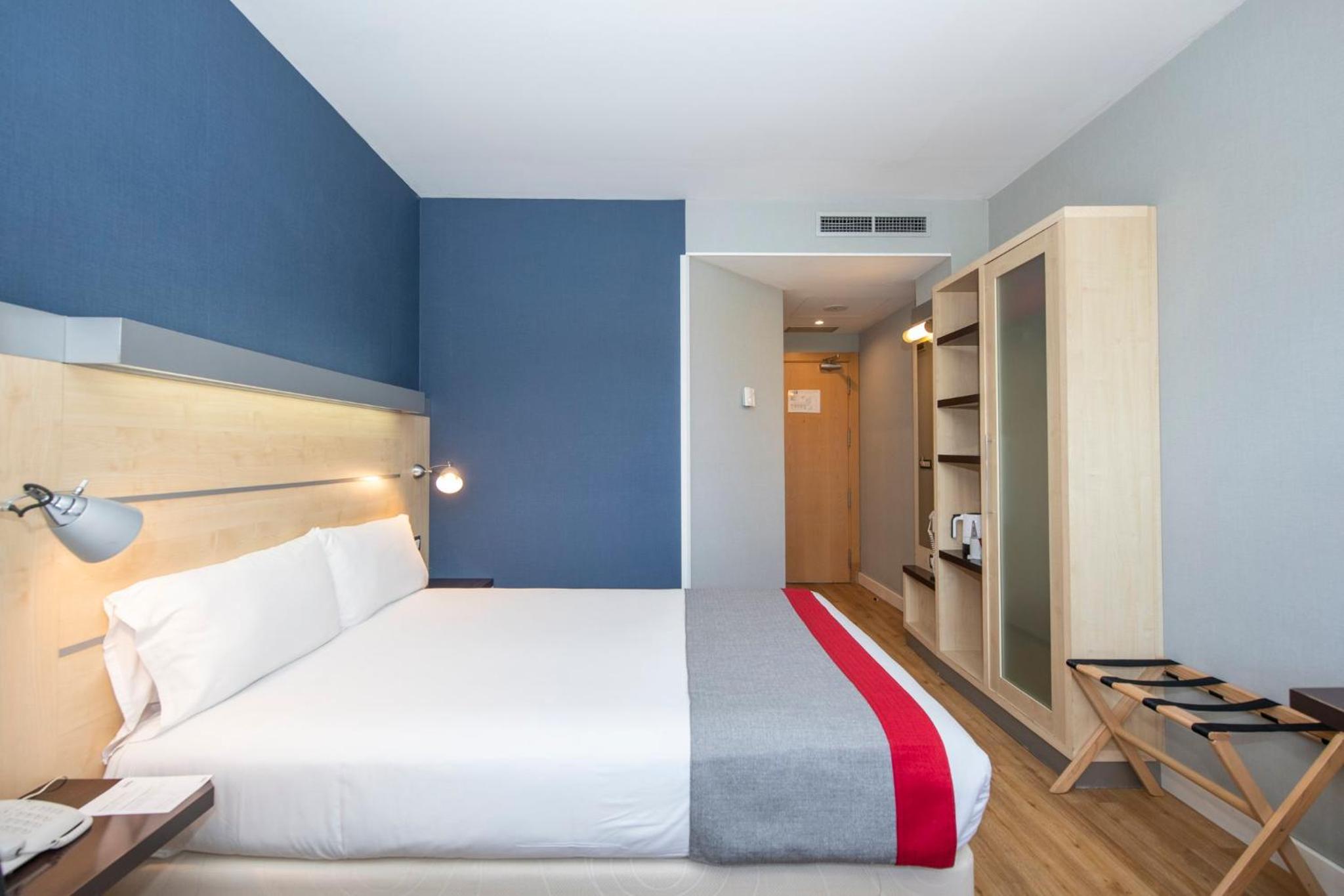 Standard Double Room with Sofa Bed - Photo 9