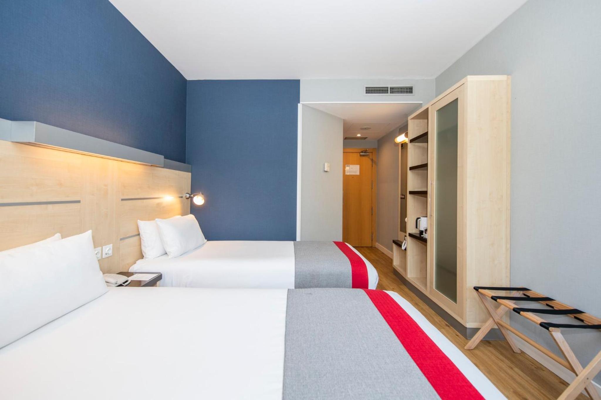 Standard Room with Free Breakfast - Photo 11