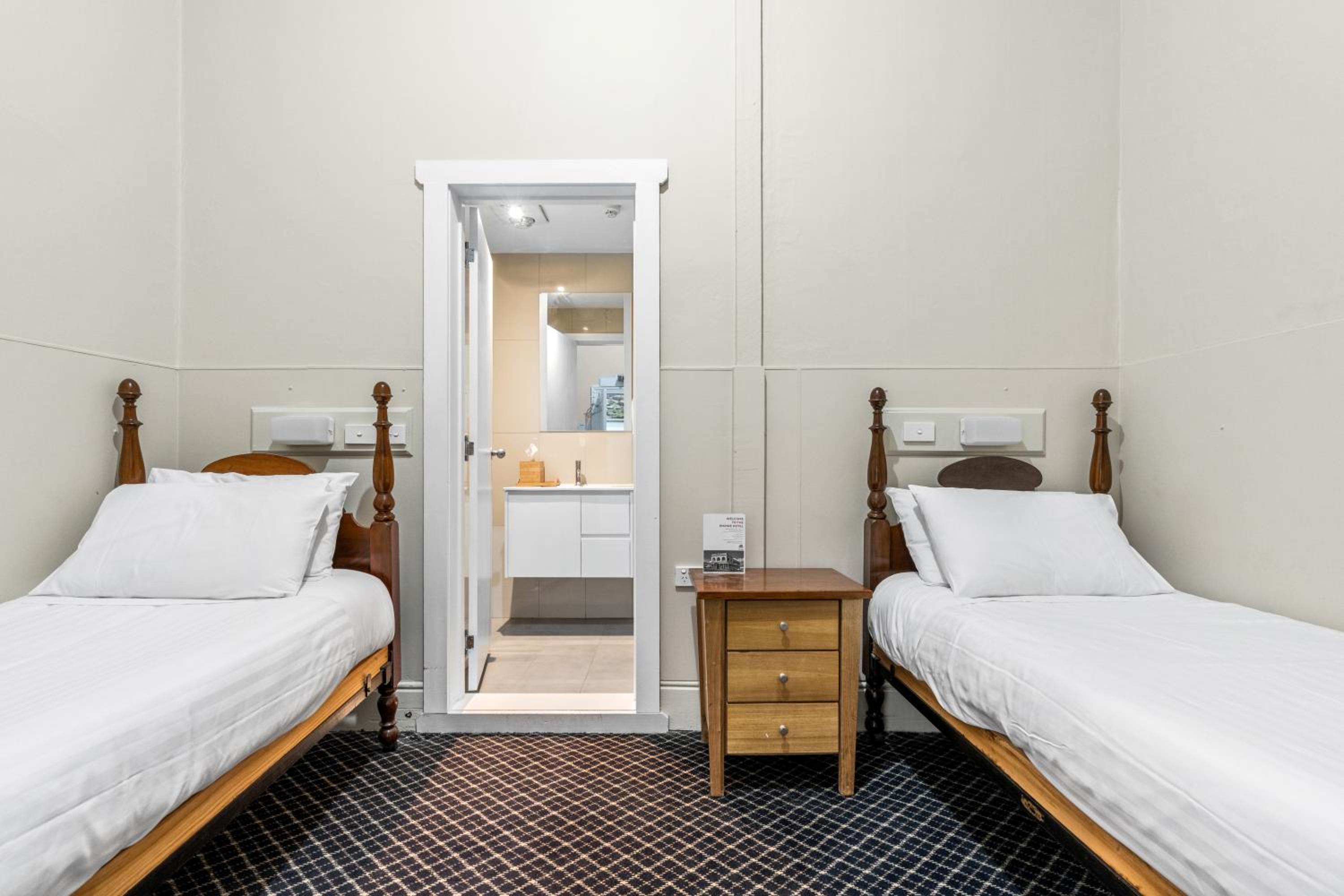 Twin Room with Private Bathroom photo 1