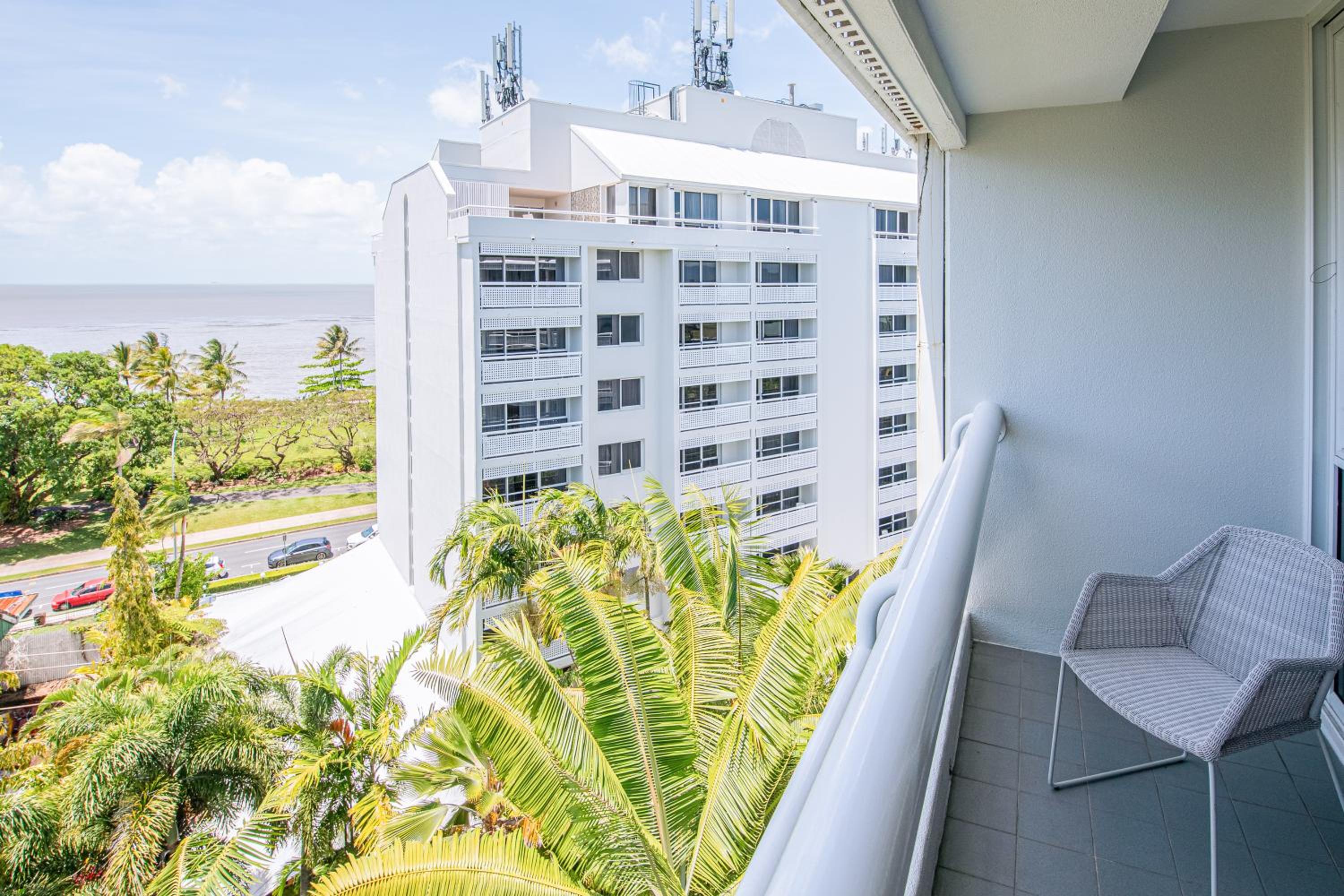 Premium Double Room with Two Double Beds and Sea View - Photo 5