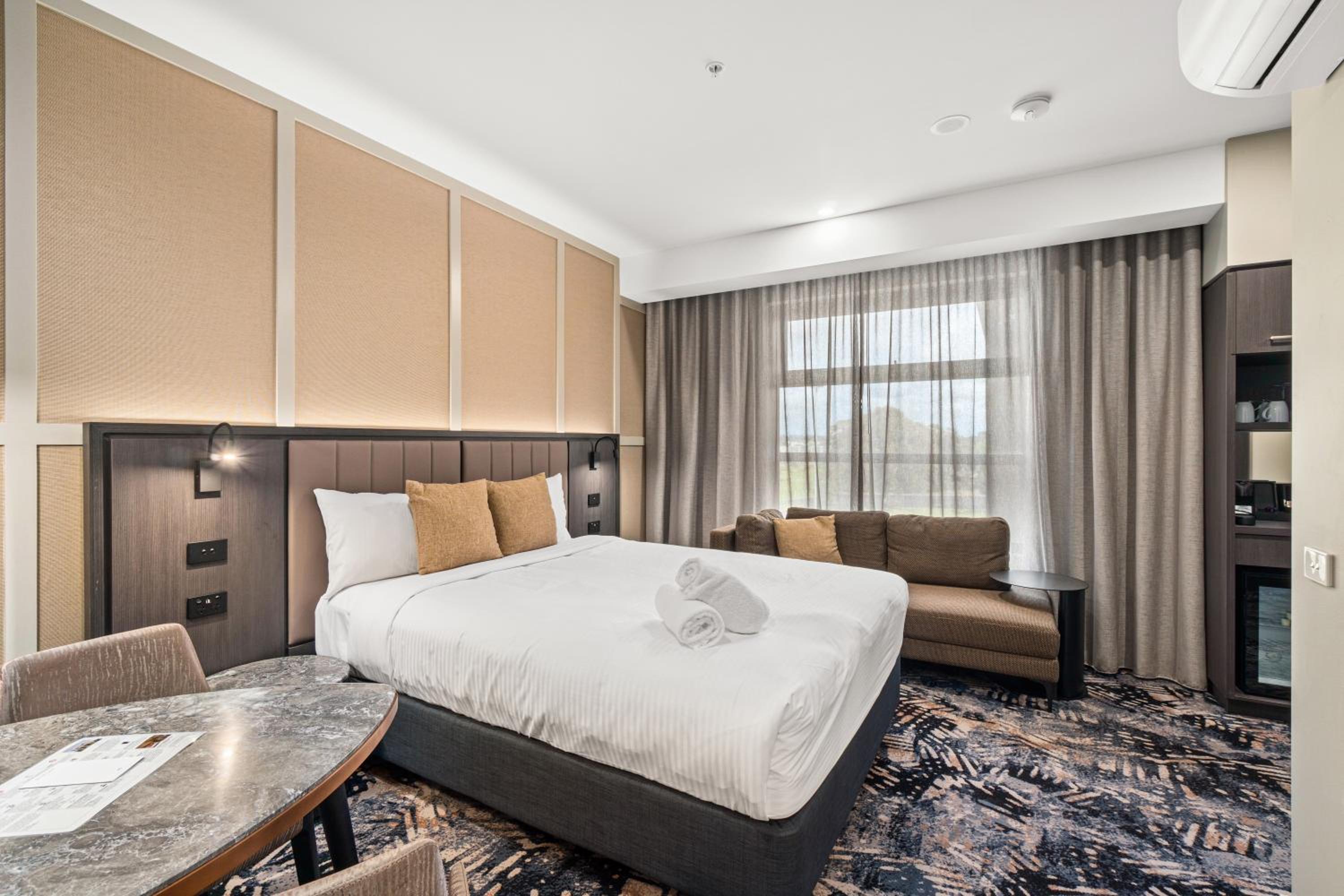 Deluxe King Room - Photo 1