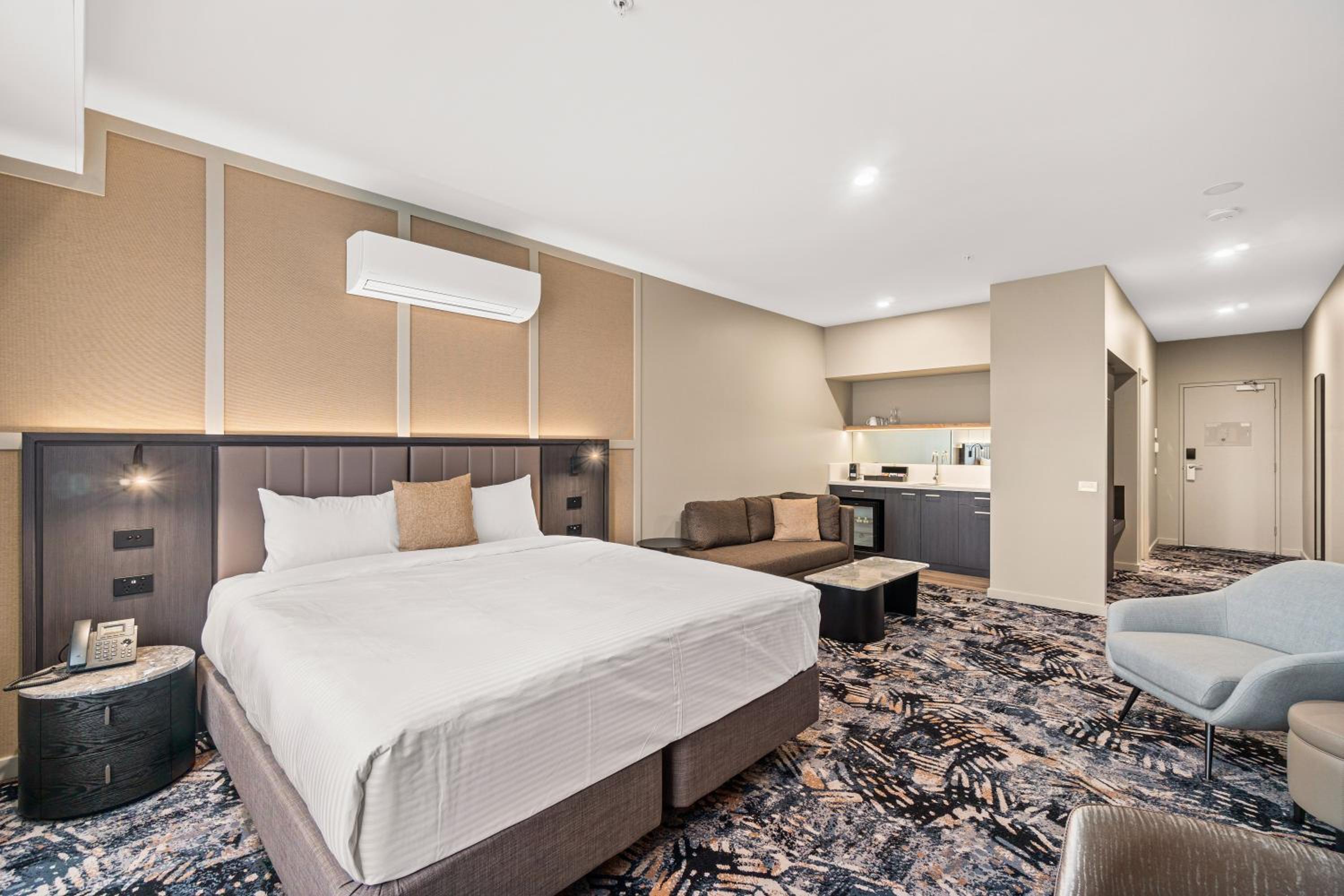 Luxury Suite with One King Bed