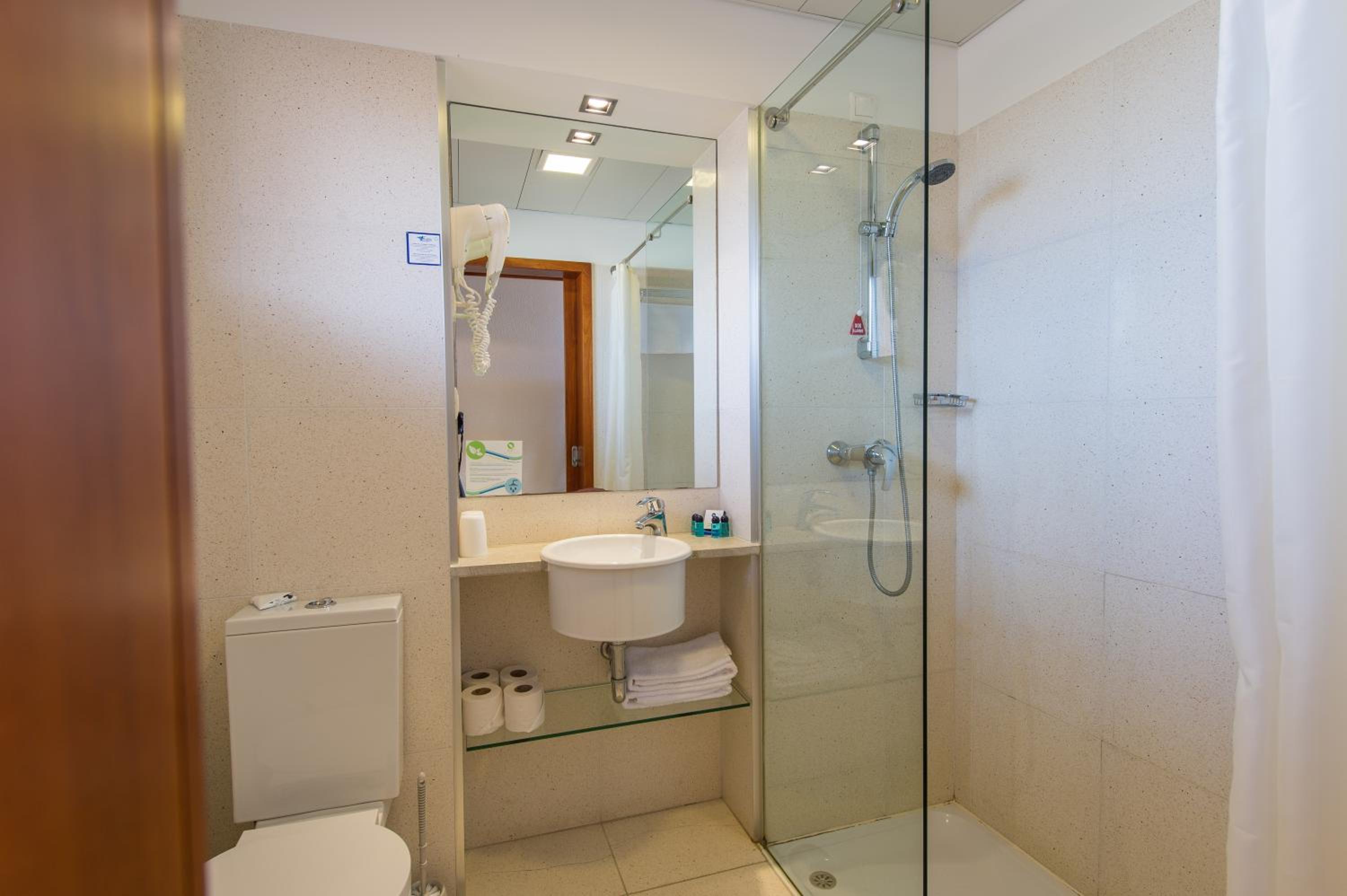 One-Bedroom Apartment with Side Sea View photo 3