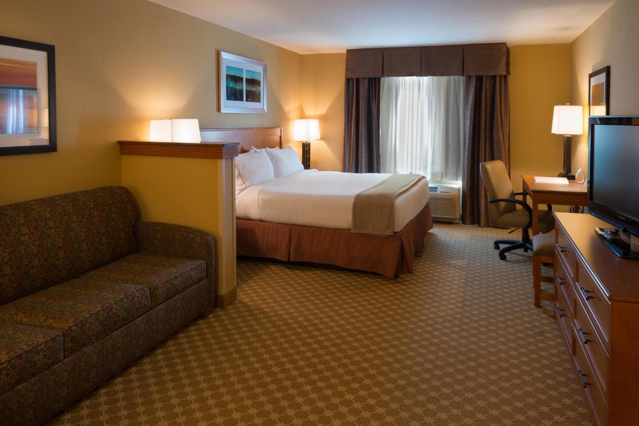 Standard King Room - Photo 3