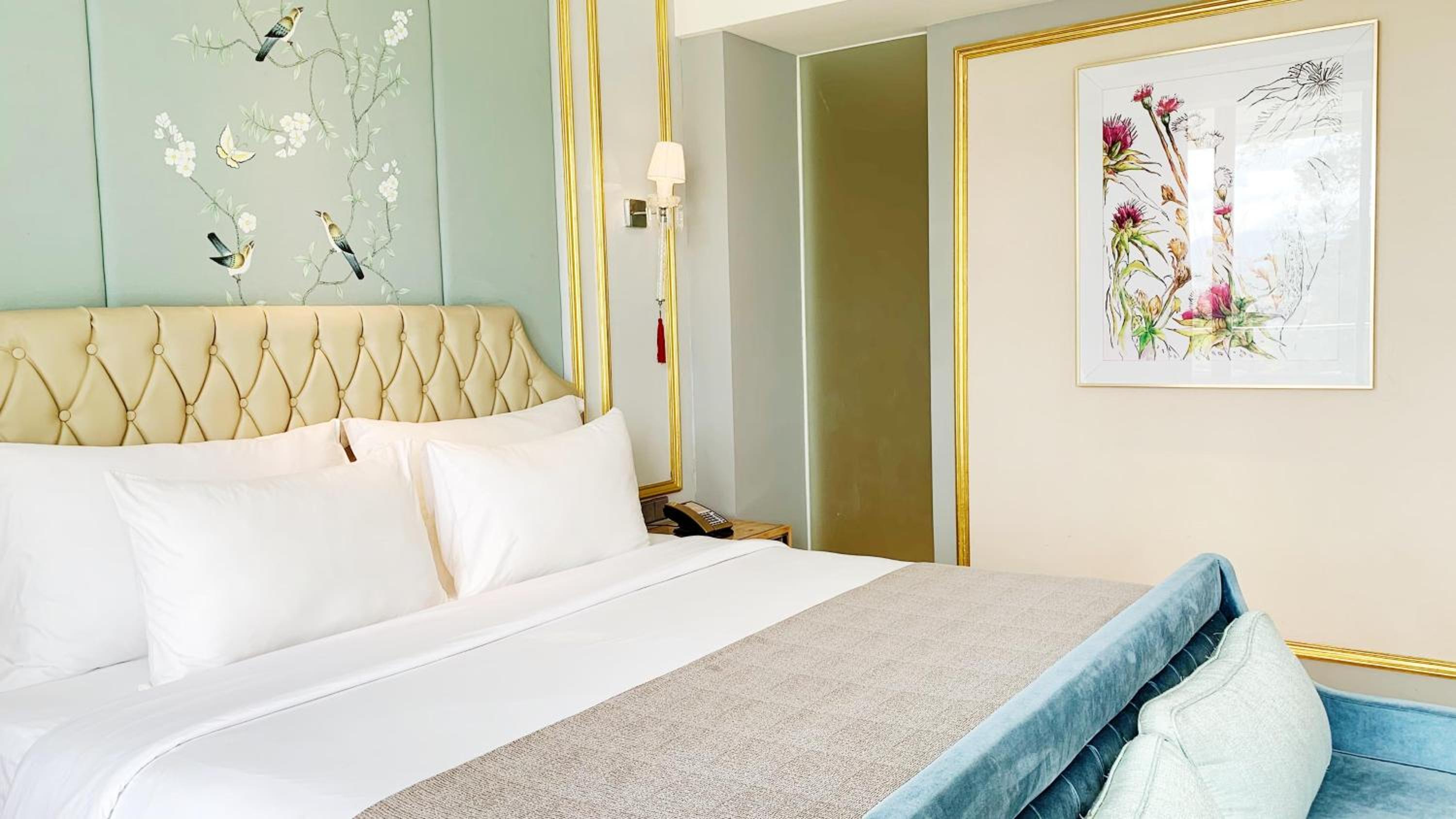 Jacuzzi Suite photo 2