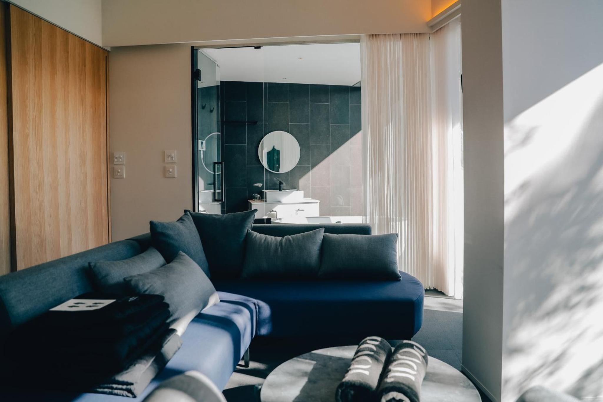 Suite with Private Pool - Photo 7