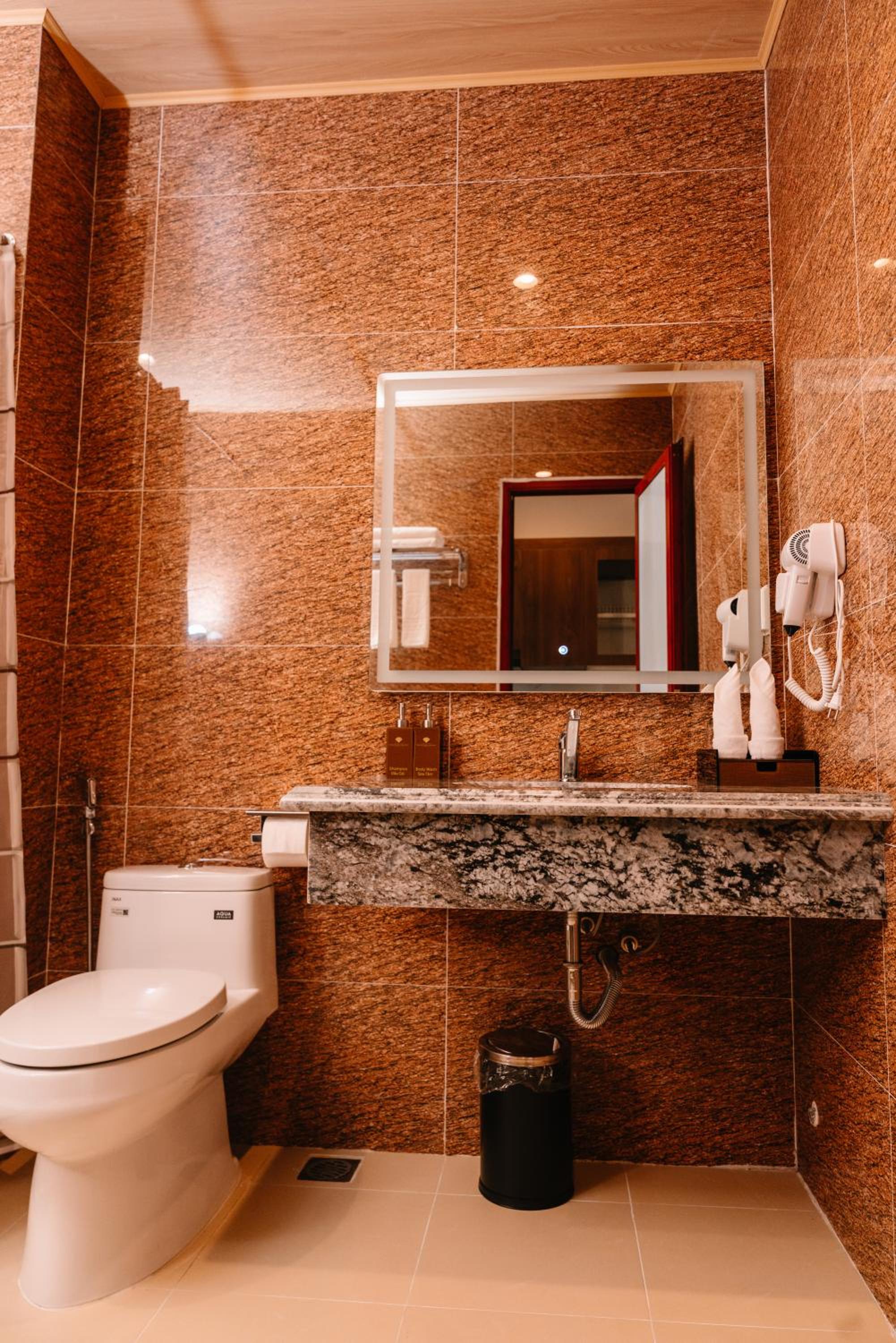 Deluxe Quadruple Room - Photo 6