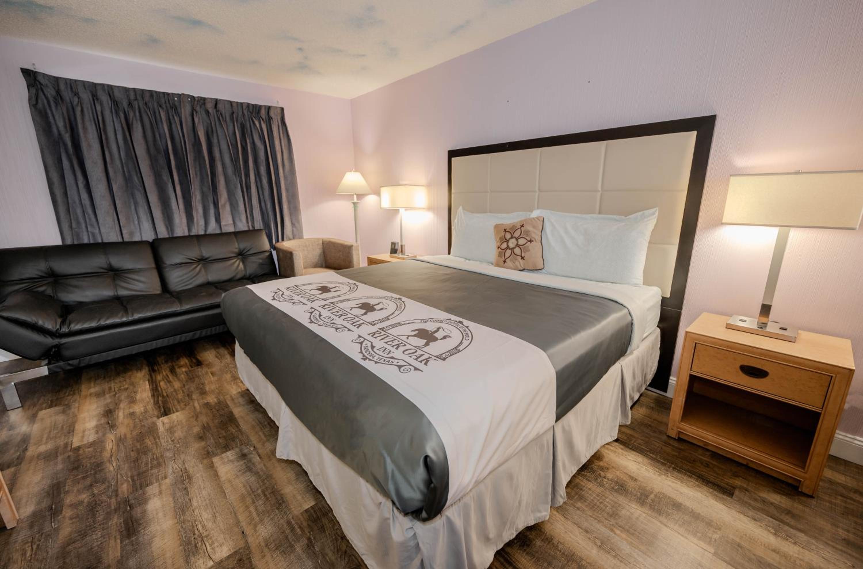 King Suite - Photo 3