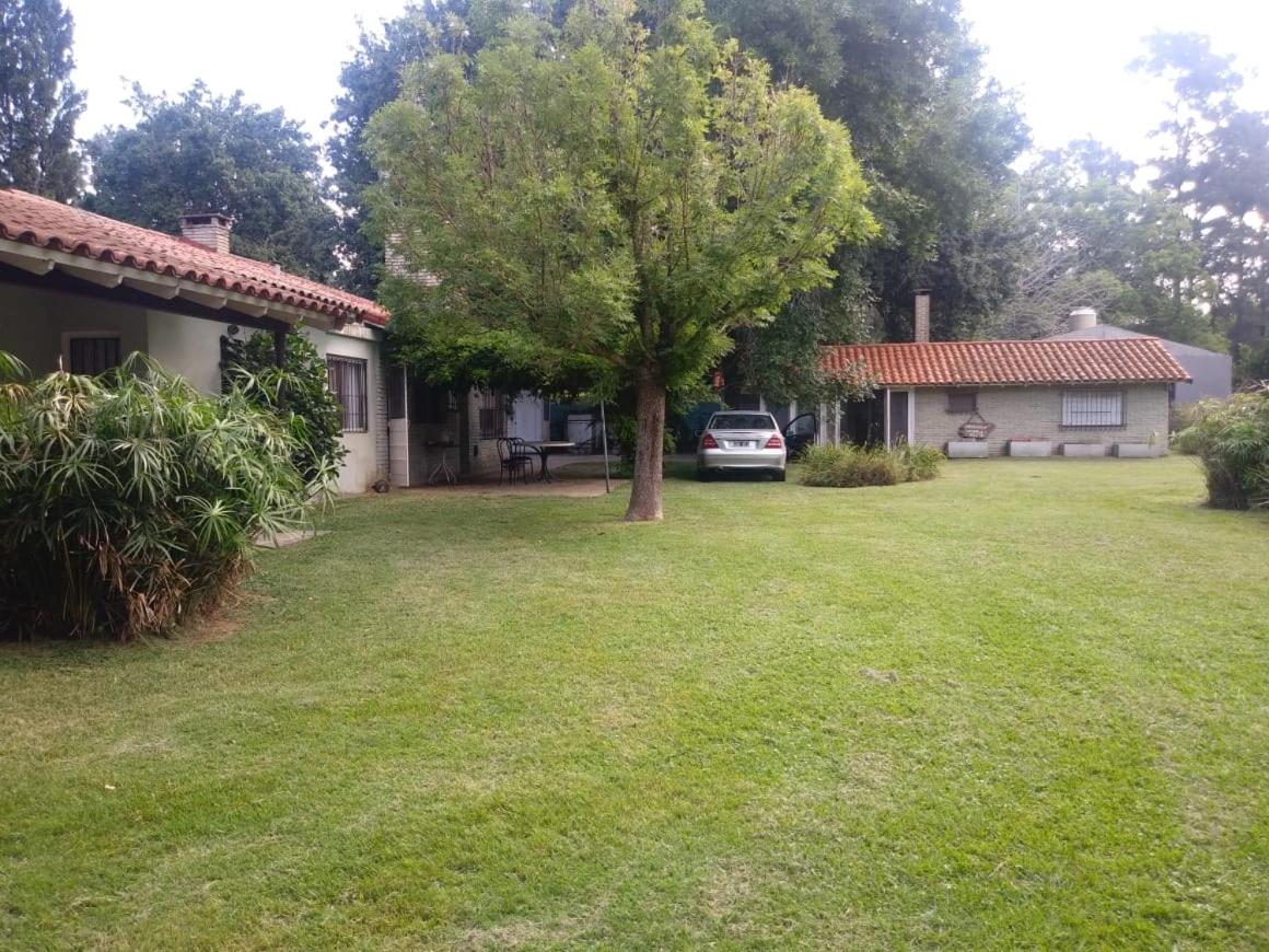 Five-Bedroom House photo 2