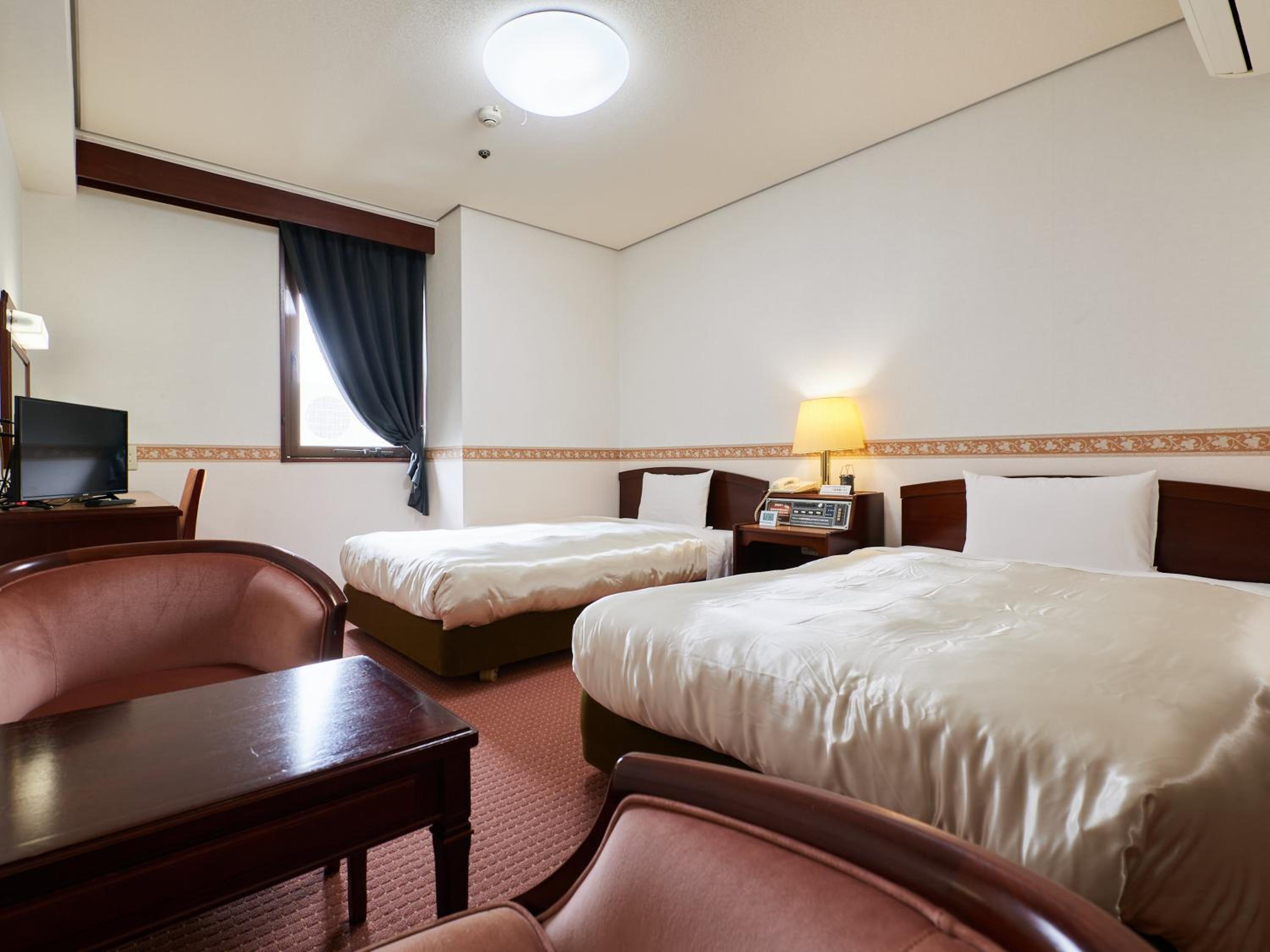 Twin Compact Room (Smoking)