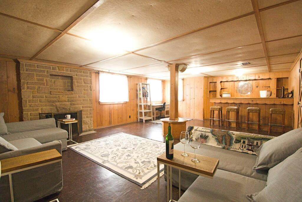 Five-Bedroom House photo 1