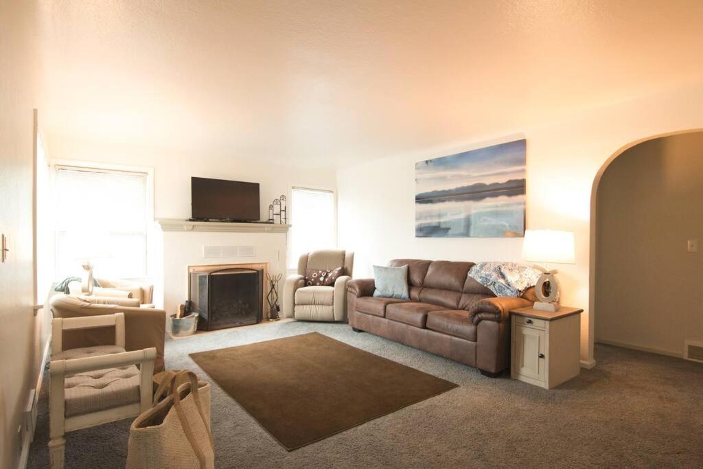 Five-Bedroom House photo 3
