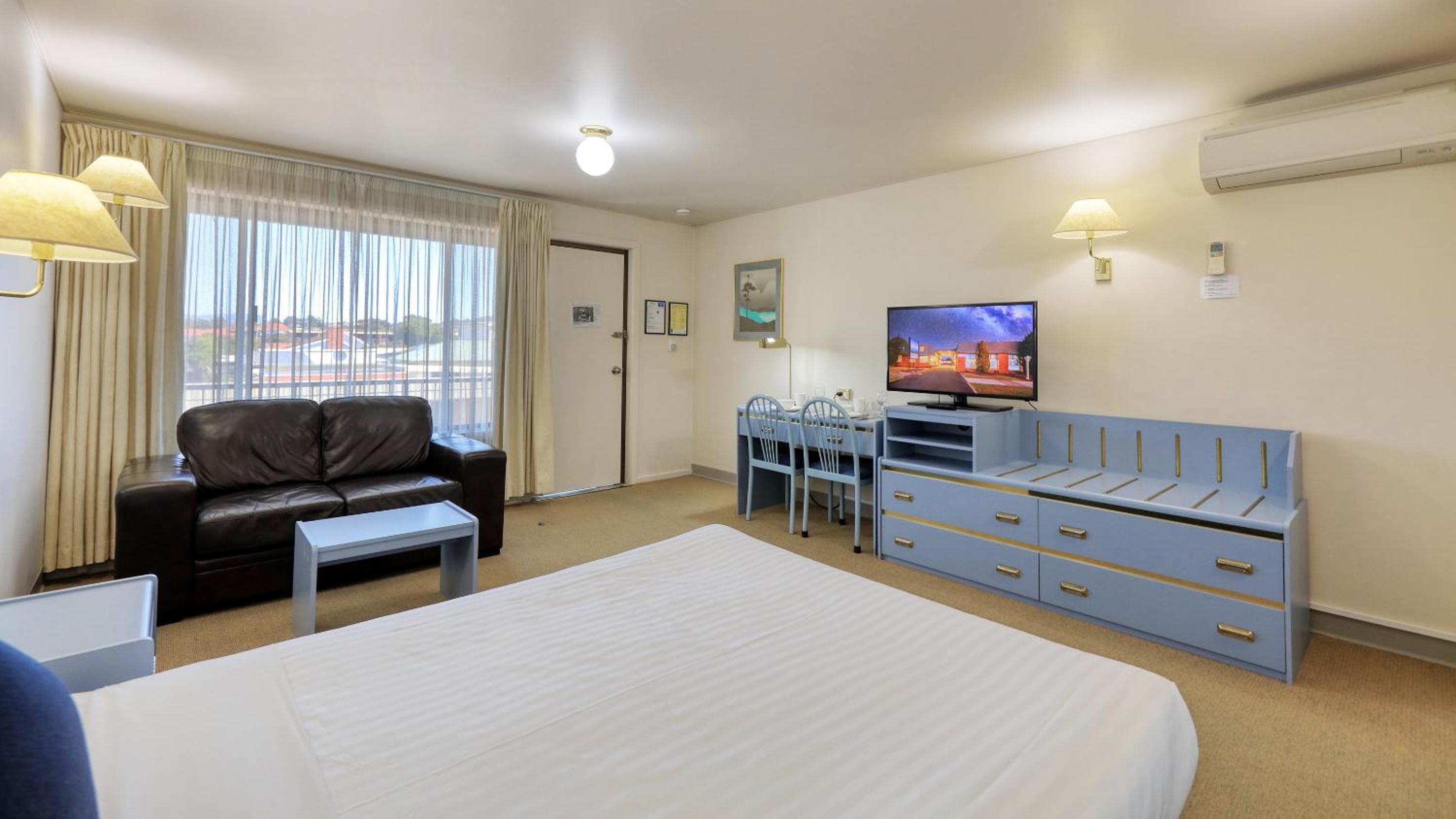 Deluxe Queen Room