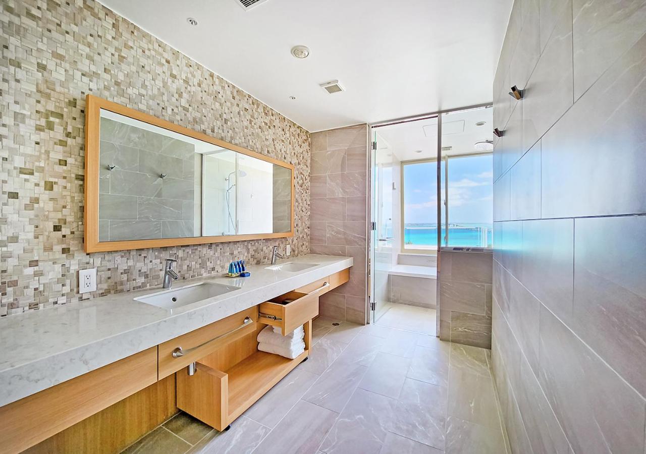 One-Bedroom Suite - Photo 4