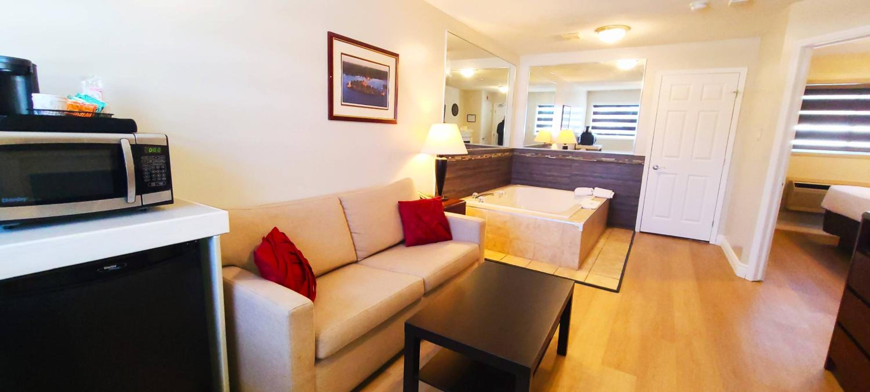 Deluxe Suite with Spa Bath - Photo 1