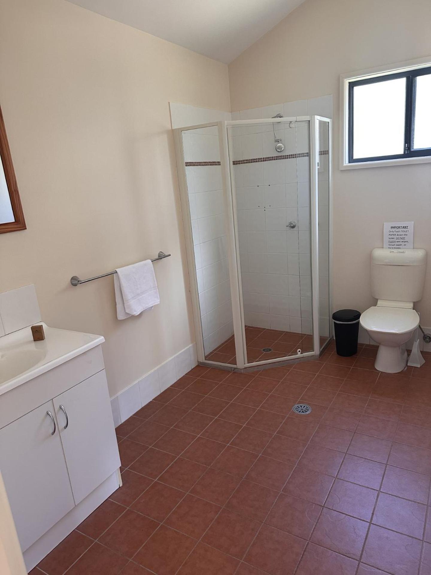 Two-Bedroom Bungalow - Photo 3