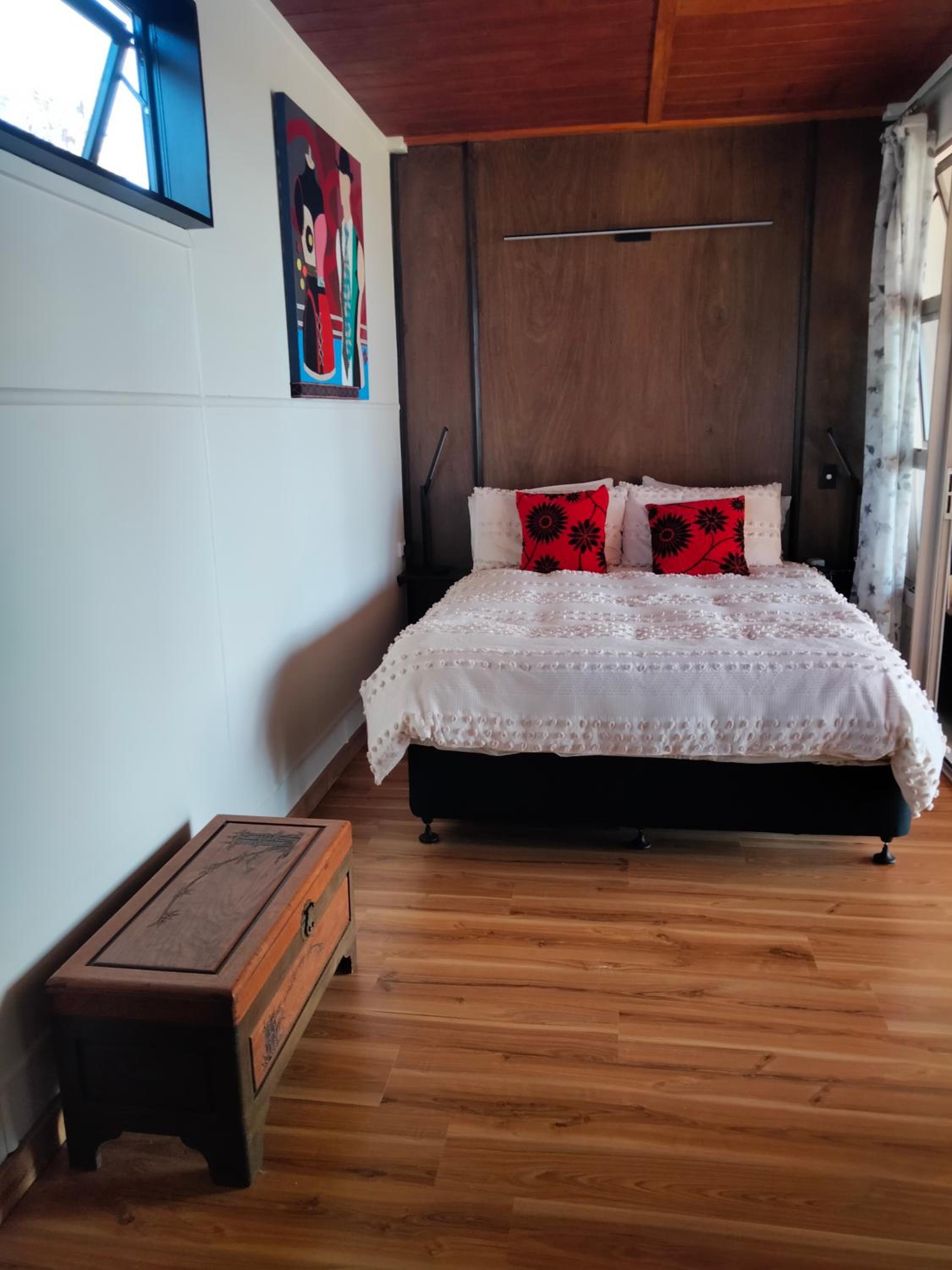 Three-Bedroom House photo 3