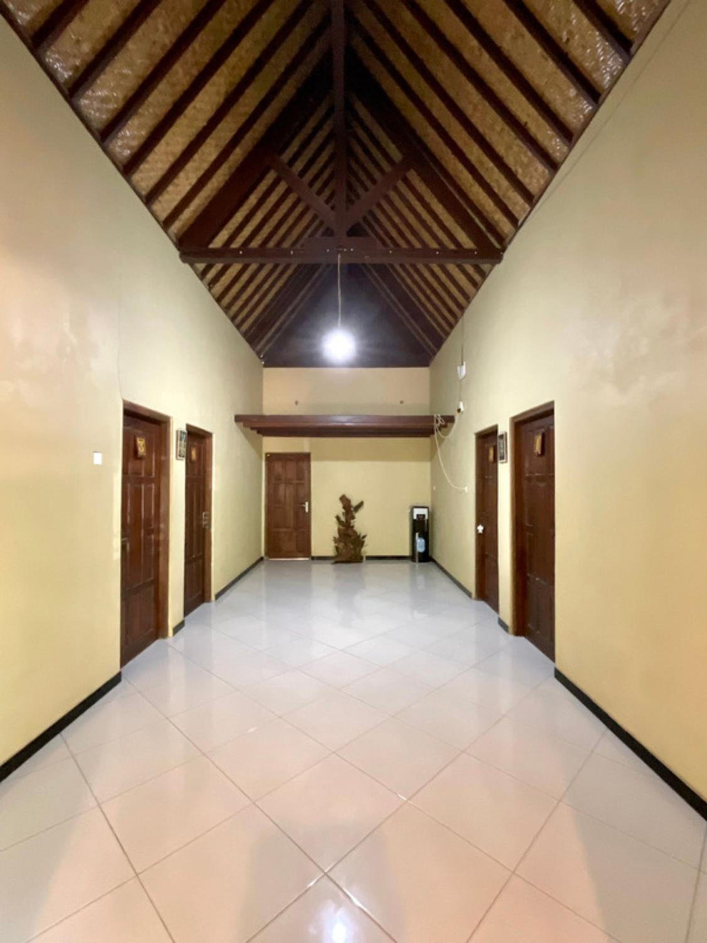 Double Room with Private Bathroom - Photo 9
