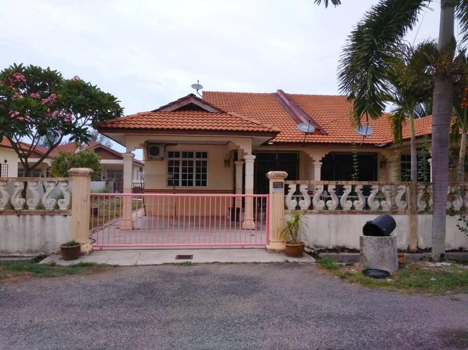 Three-Bedroom House photo 1