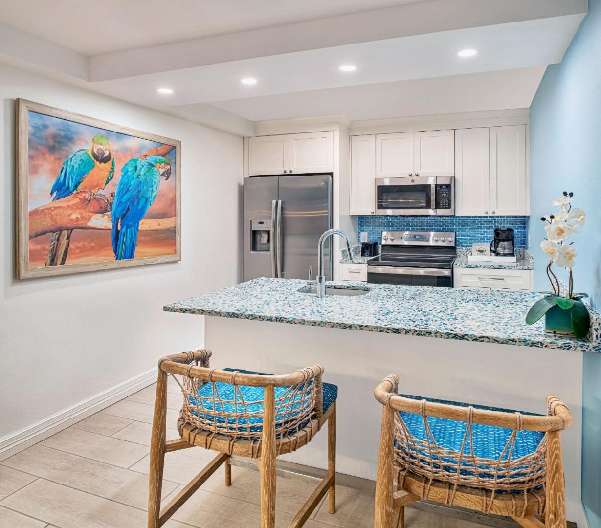 Two Bedroom Condo (King and Two Queens) with Ocean View - Photo 3