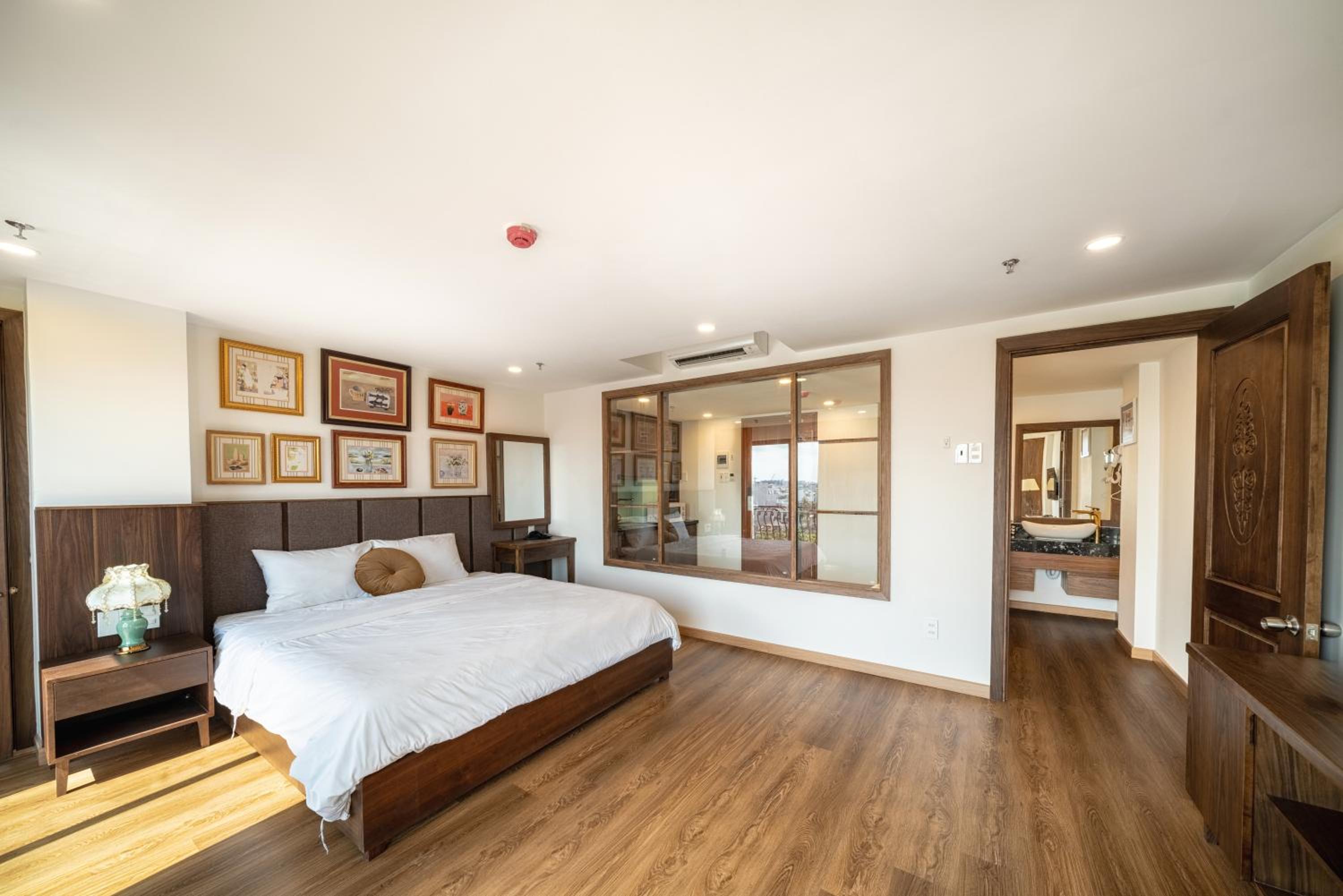 Superior Apartment with City View
