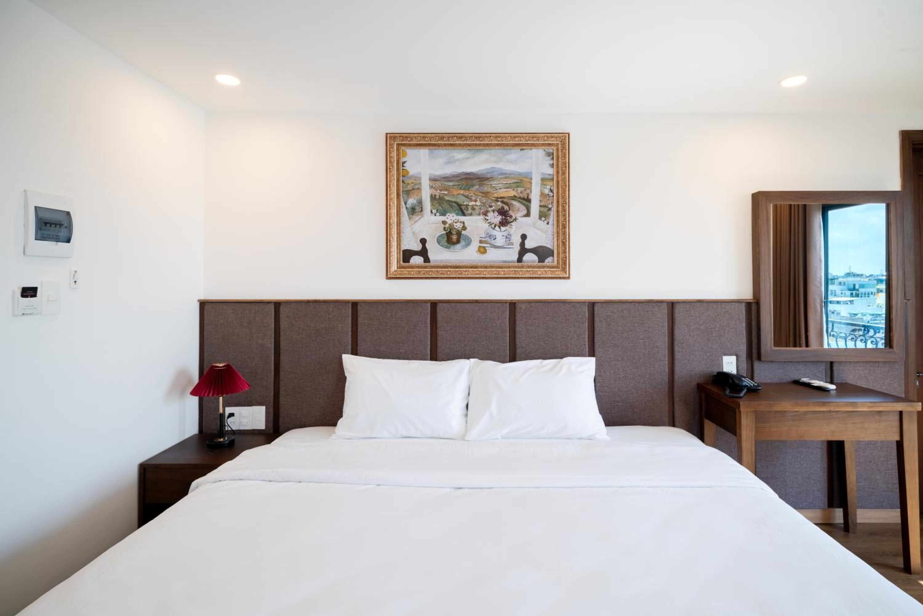 Deluxe Double Room - Photo 9