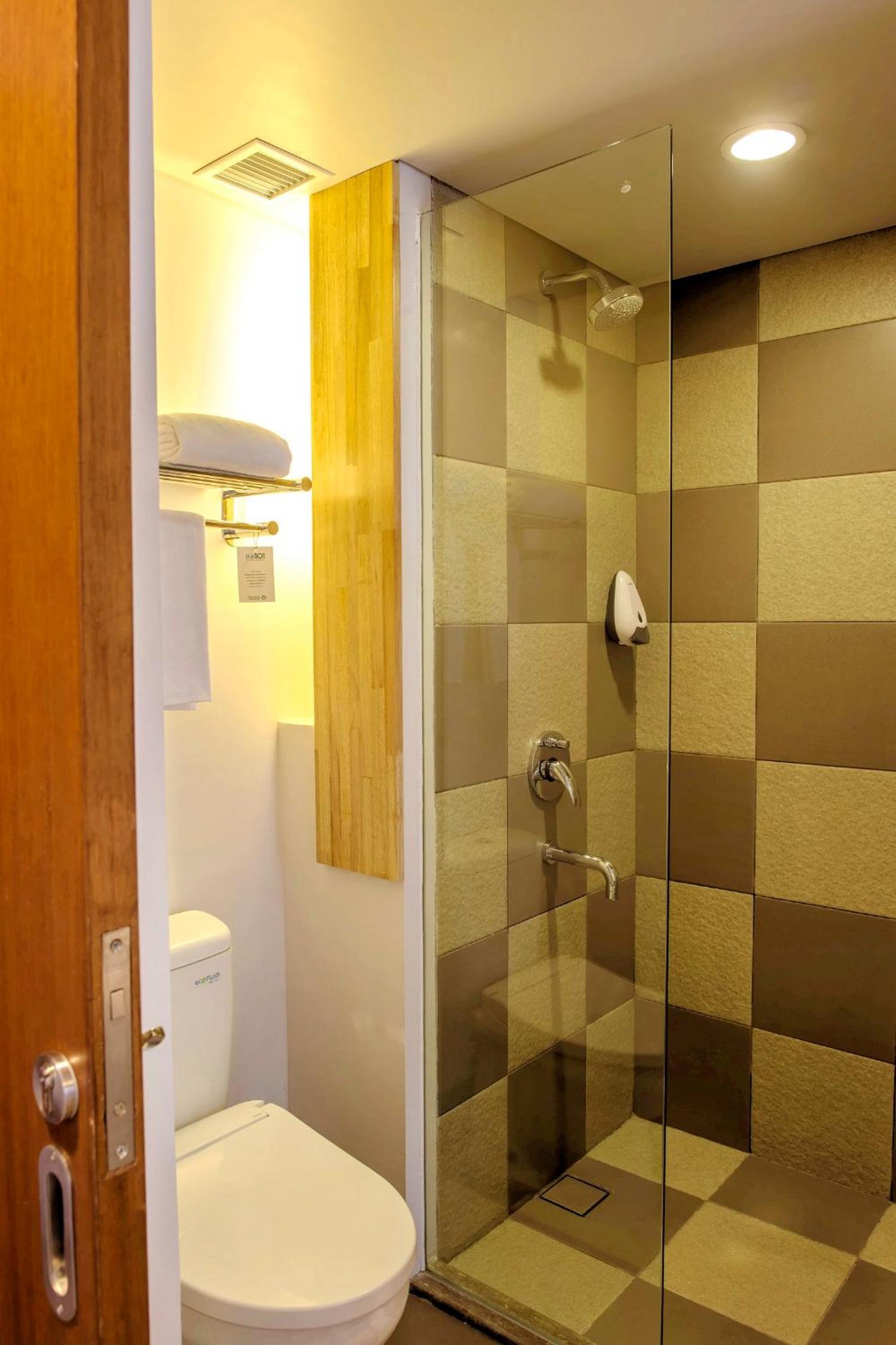 Deluxe Double or Twin Room Balcony with Pool View photo 3
