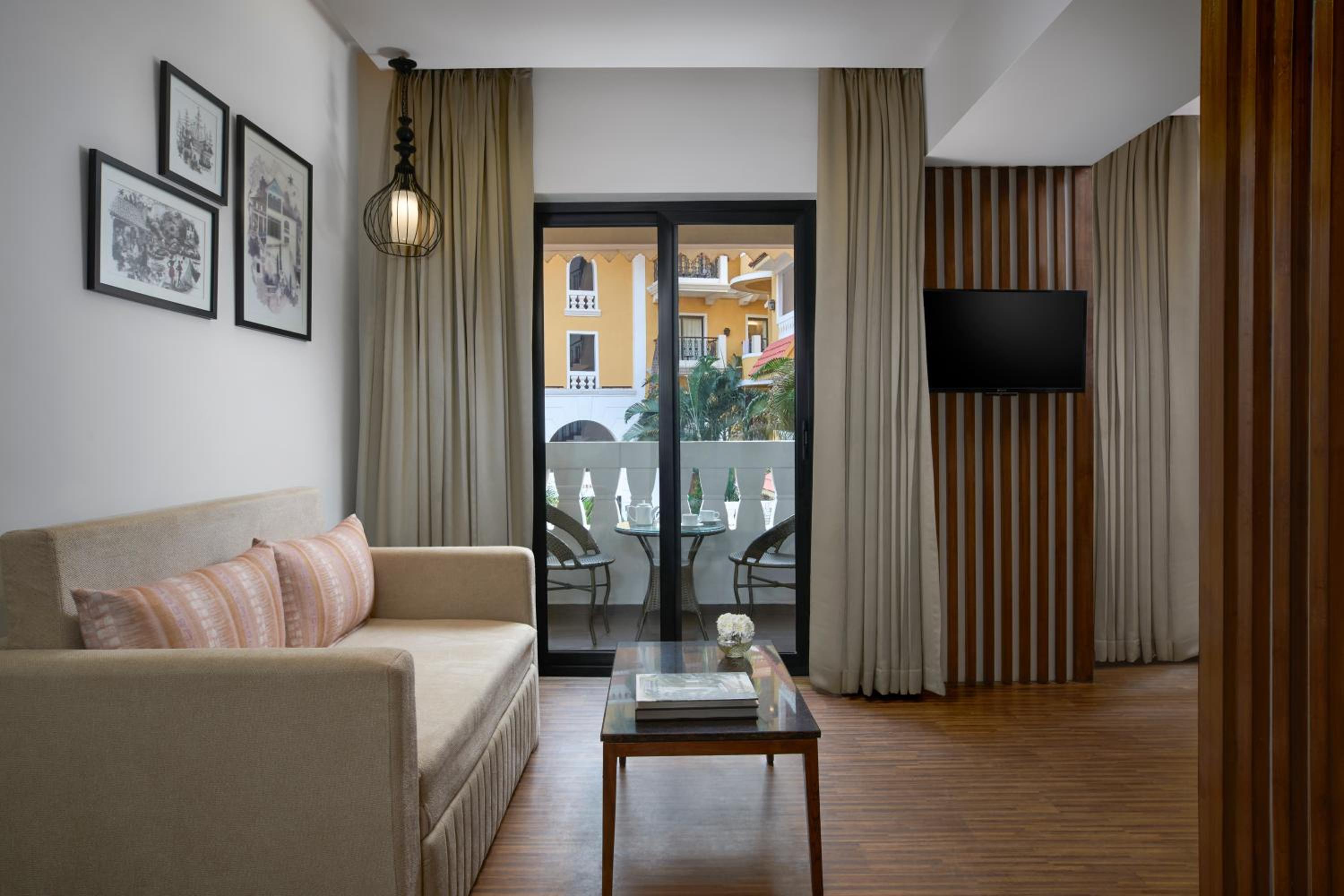 Premium Queen Room - 10% Discount on Food & Beverages and Laundry - Welcome Drink on Arrival - Photo 3