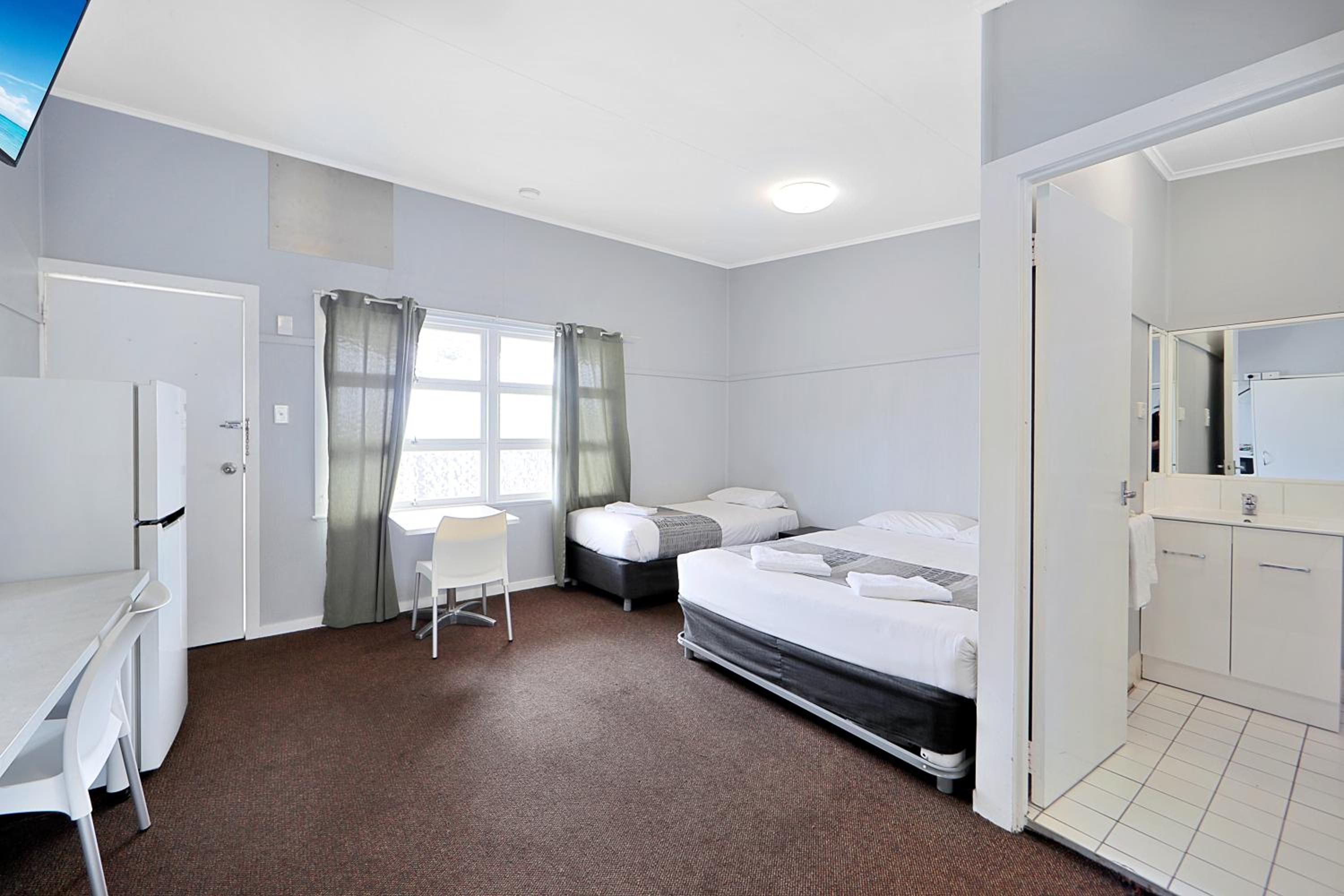 Family Budget Motel Room For 4 photo 2