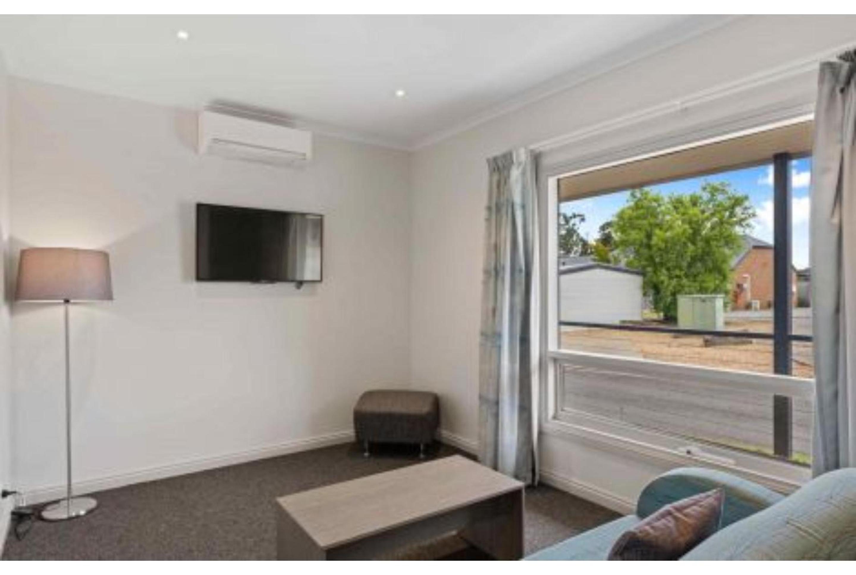 Superior 1 Bedroom Lakeview Unit - Sleeps 3