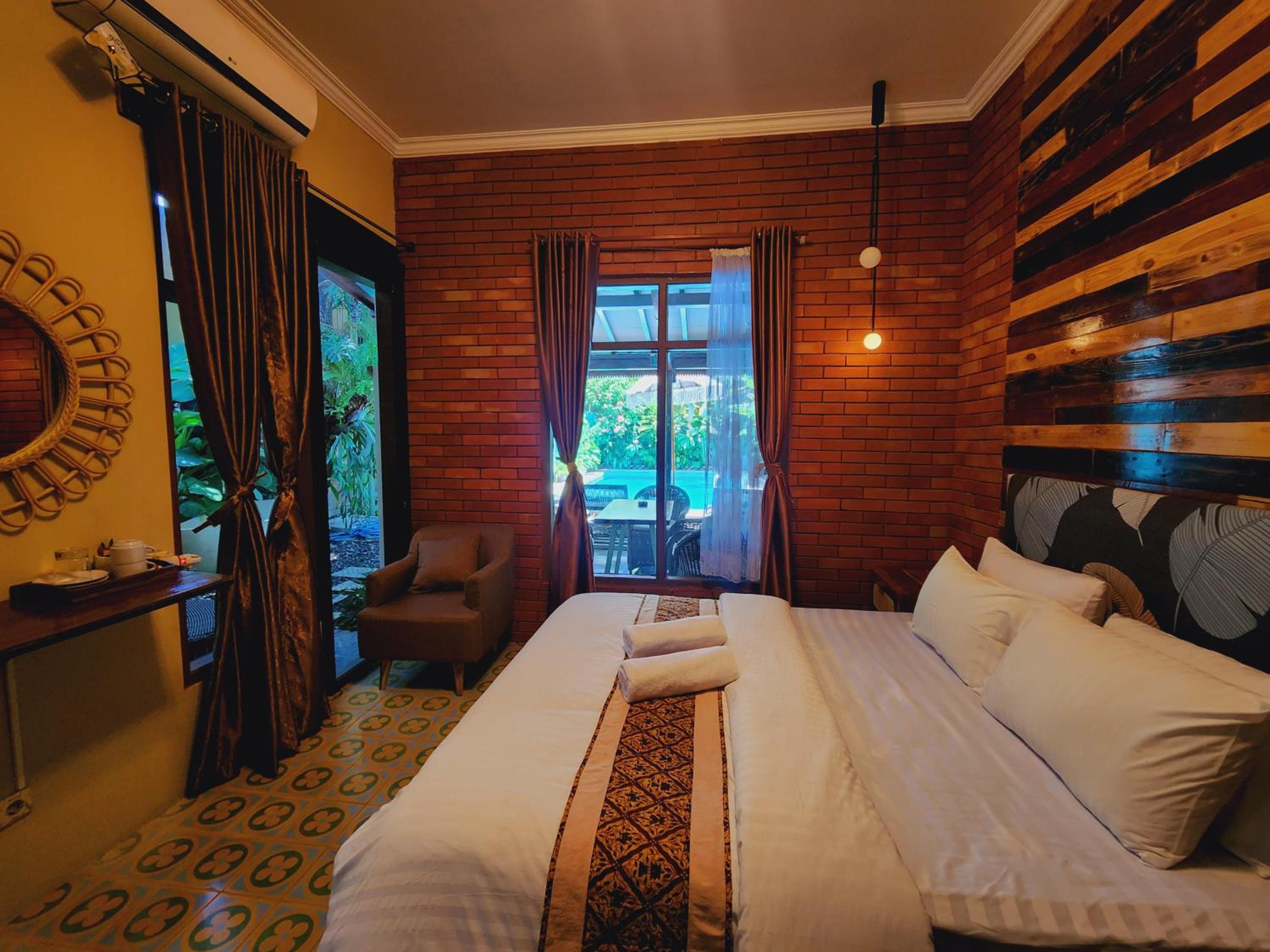 Queen Room with Pool View photo 1