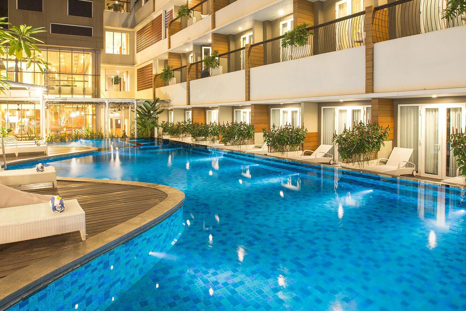 Deluxe Double or Twin Room with Pool Access photo 3